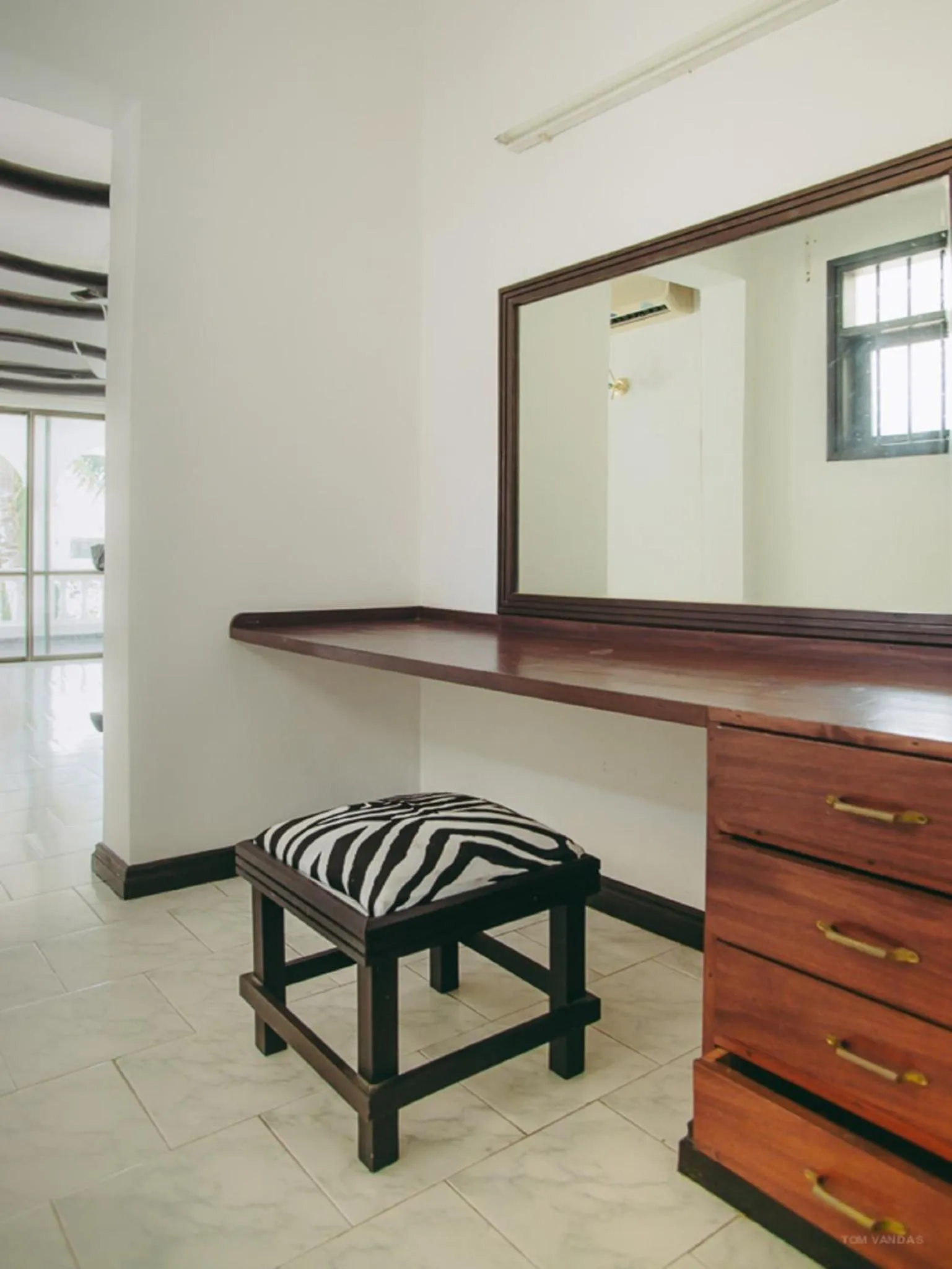 Decorative detail in Bahari Dhow Beach Villas