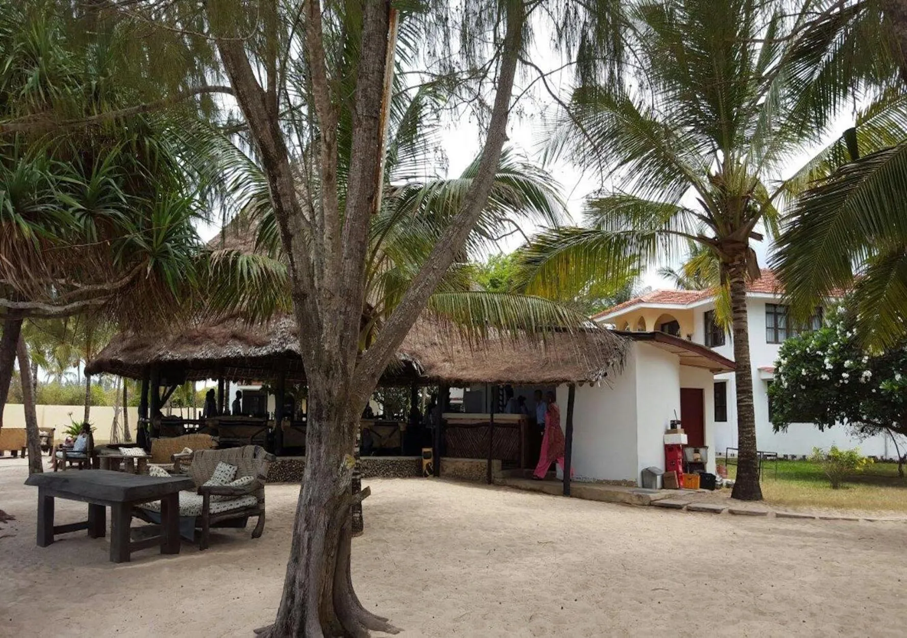 Restaurant/places to eat in Bahari Dhow Beach Villas