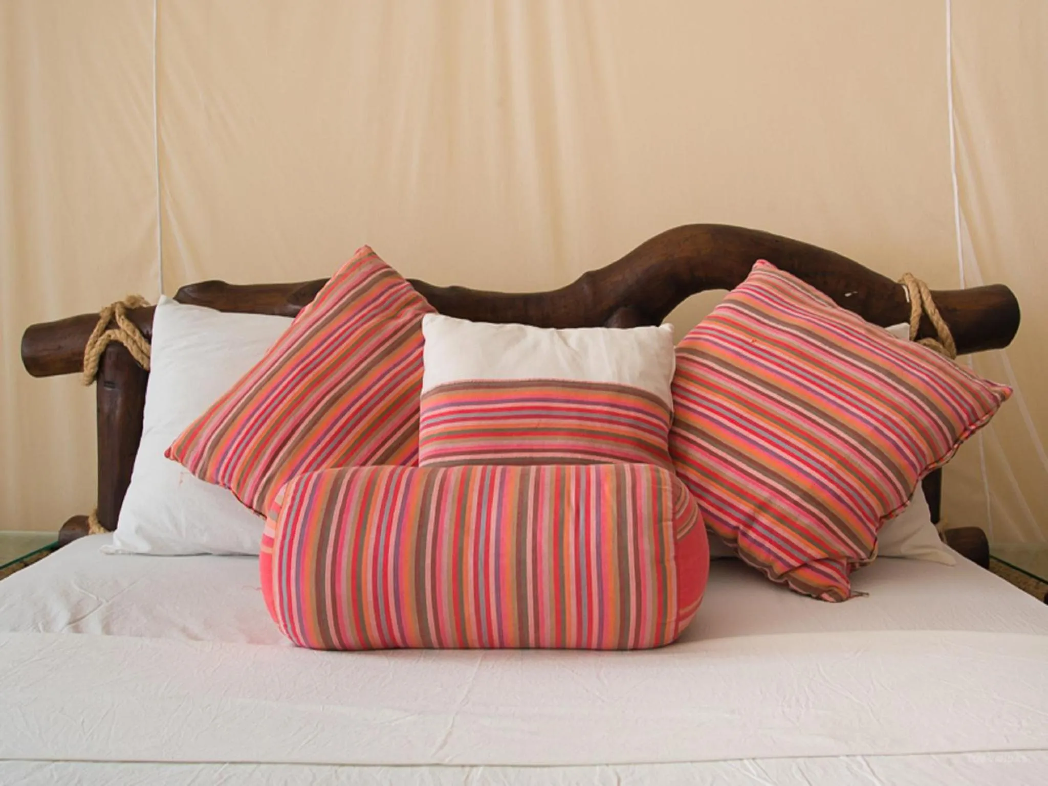 Decorative detail, Bed in Bahari Dhow Beach Villas