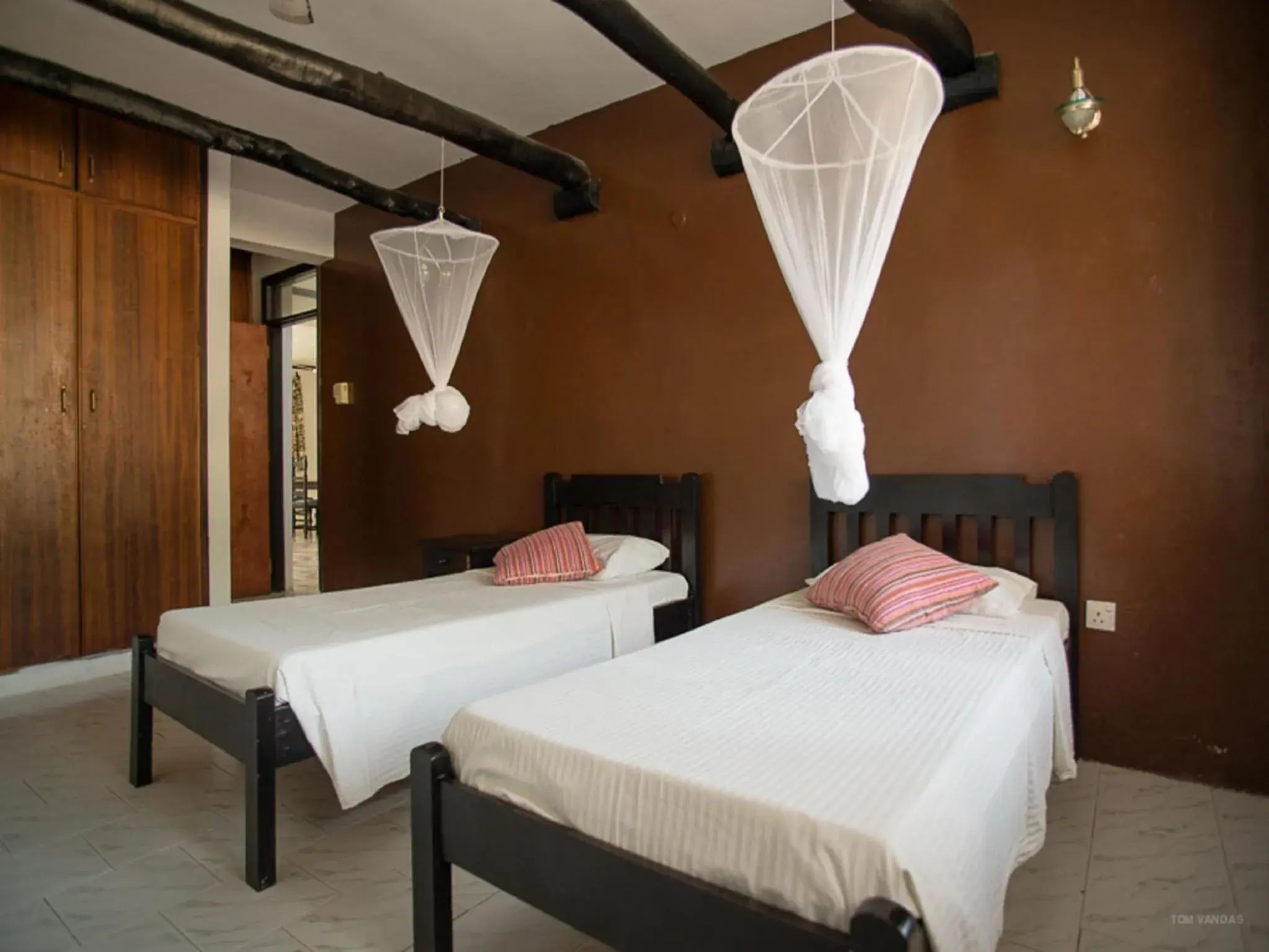 Budget Single Room in Bahari Dhow Beach Villas Budget Single Room in Bahari Dhow Beach Villas