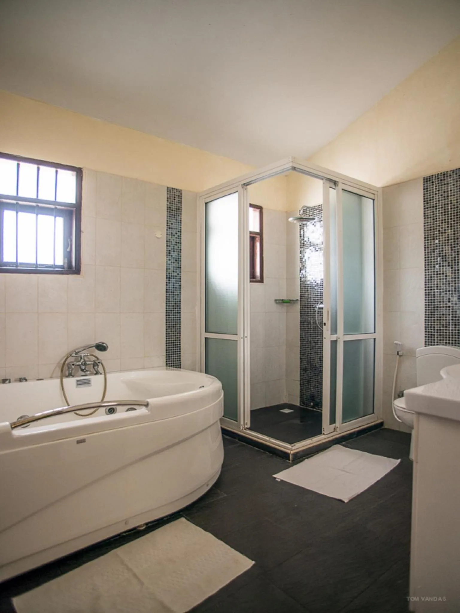 Bathroom in Bahari Dhow Beach Villas