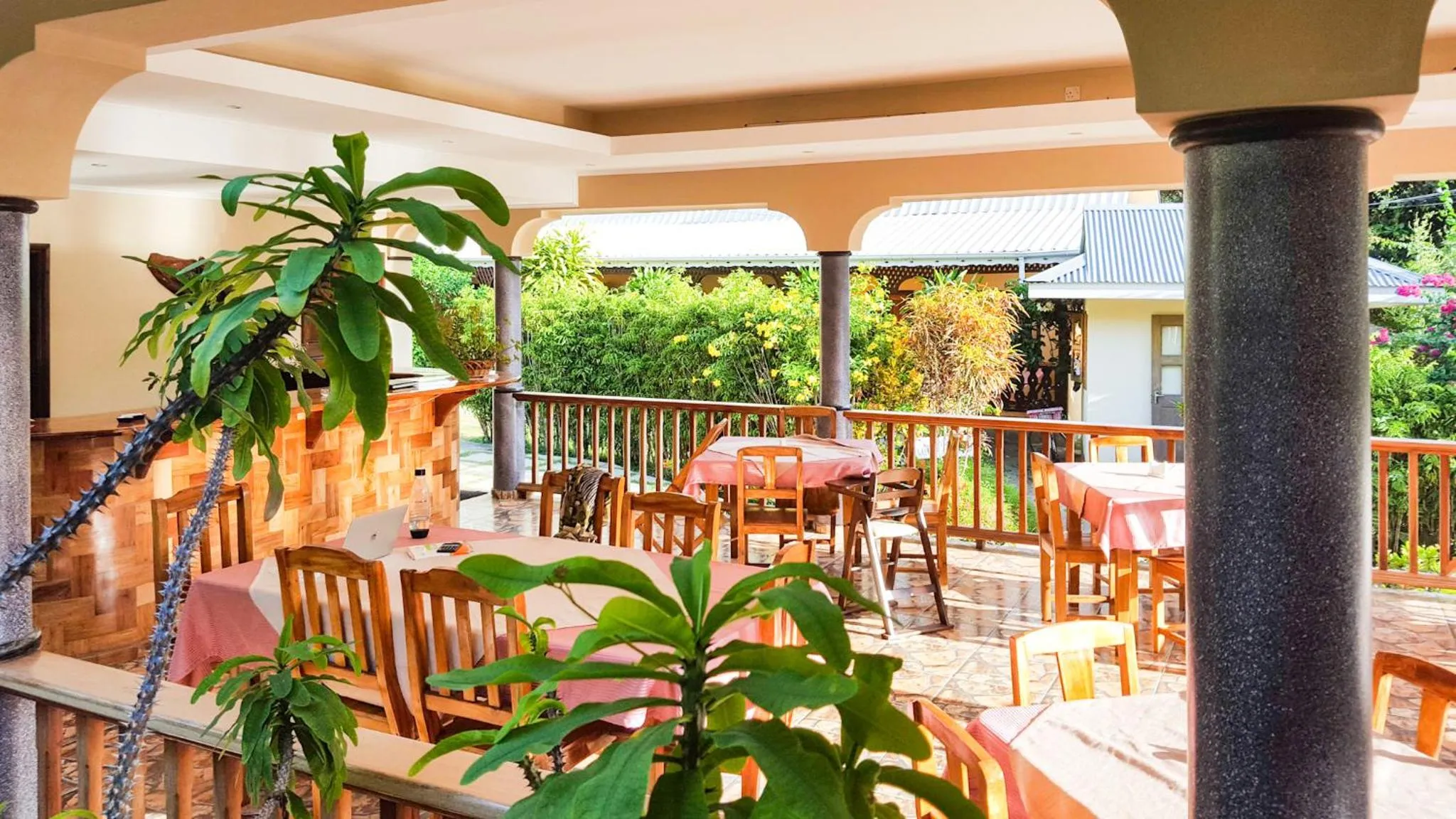 Restaurant/places to eat in Bernique Guesthouse