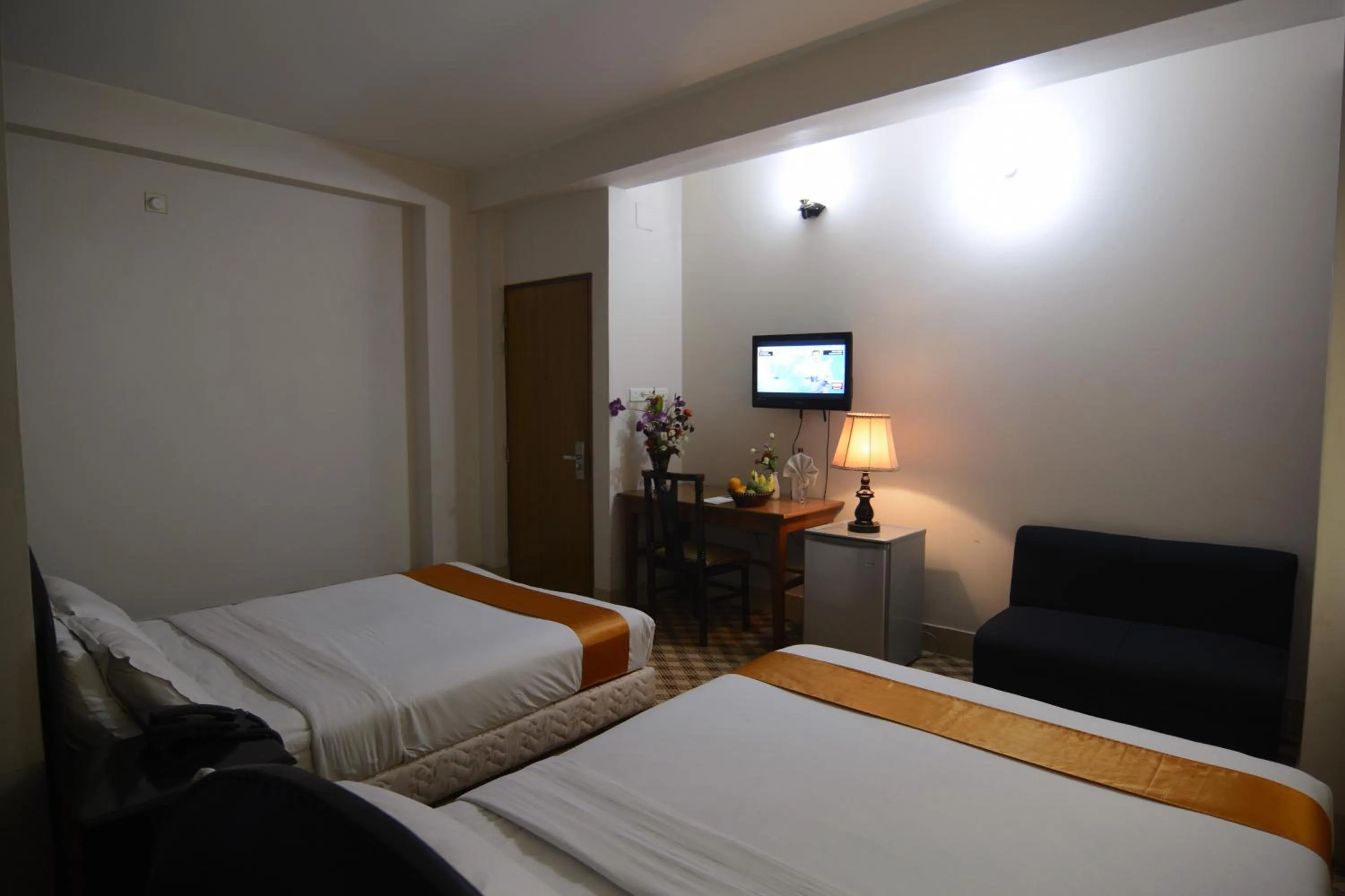 Photo of the whole room, Bed in Holiday Xpress