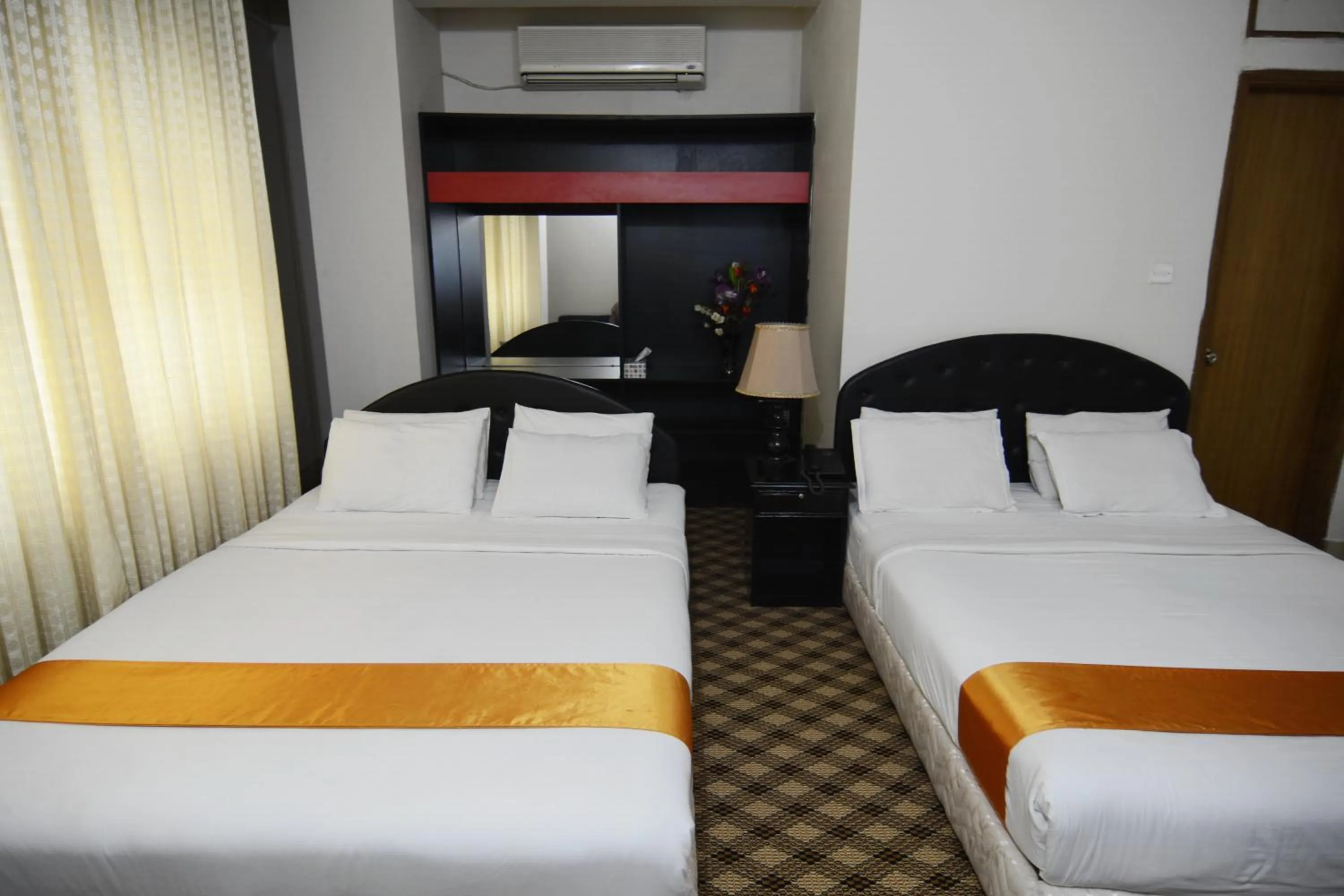 Photo of the whole room, Bed in Holiday Xpress