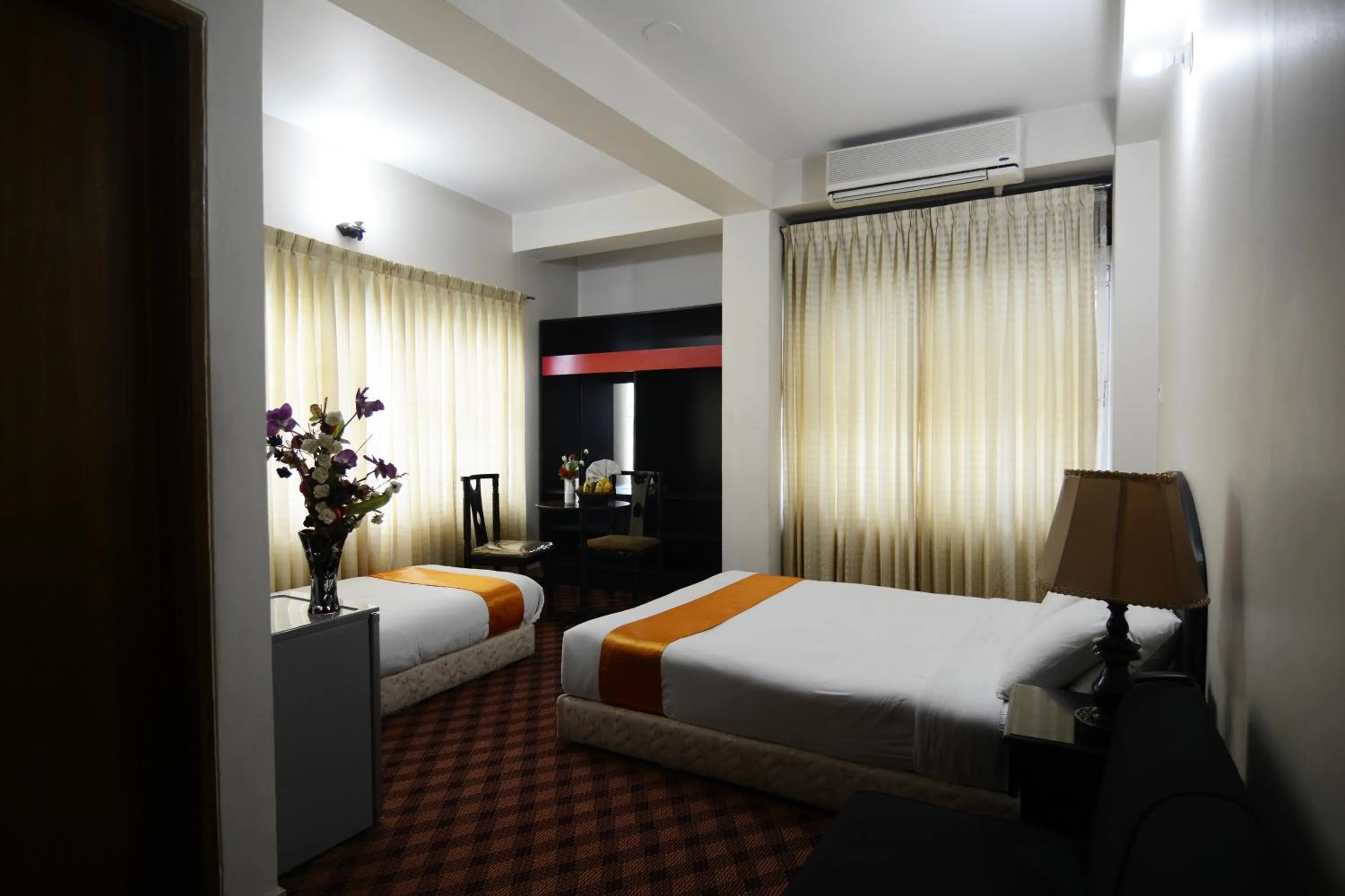 Photo of the whole room, Bed in Holiday Xpress