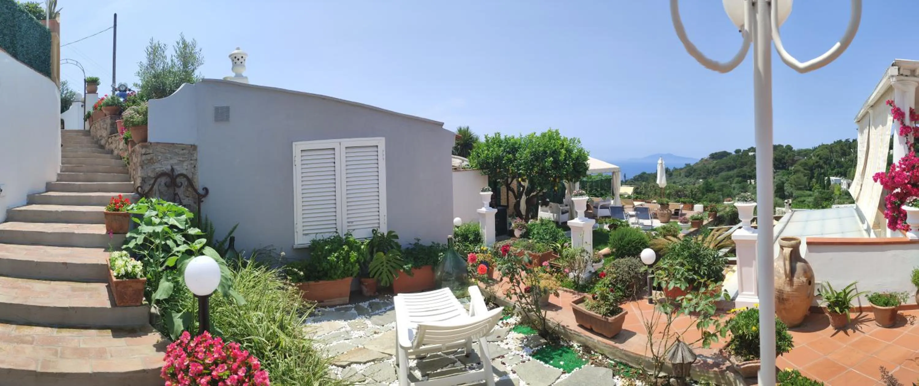 Garden view in B&B Villa Cristina