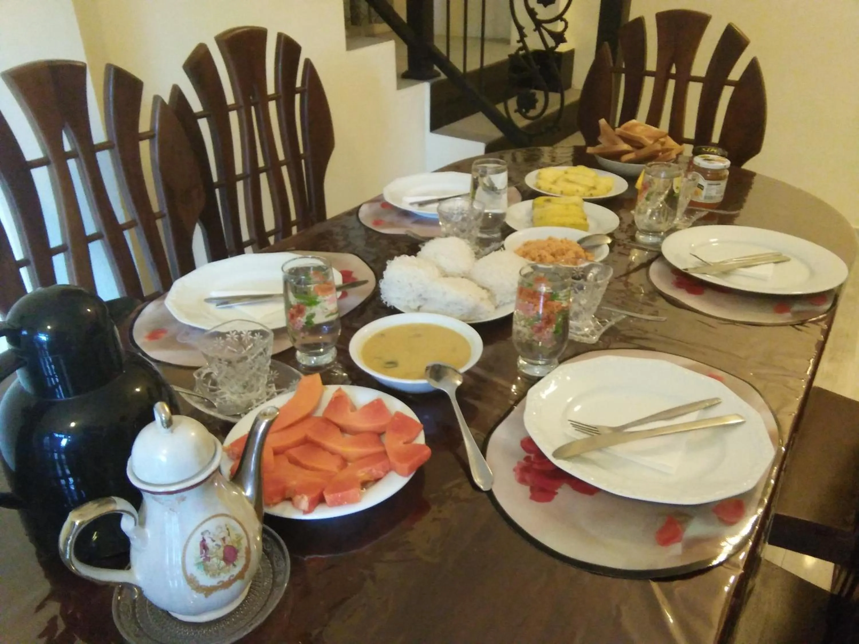 Restaurant/places to eat in Abha Villa