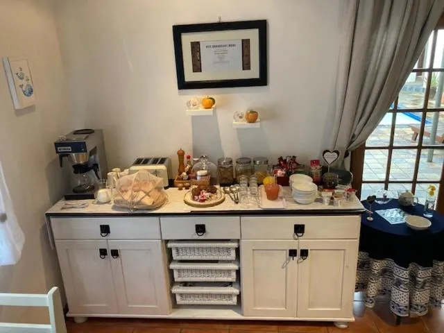 Buffet breakfast in Baleia Guest Lodge