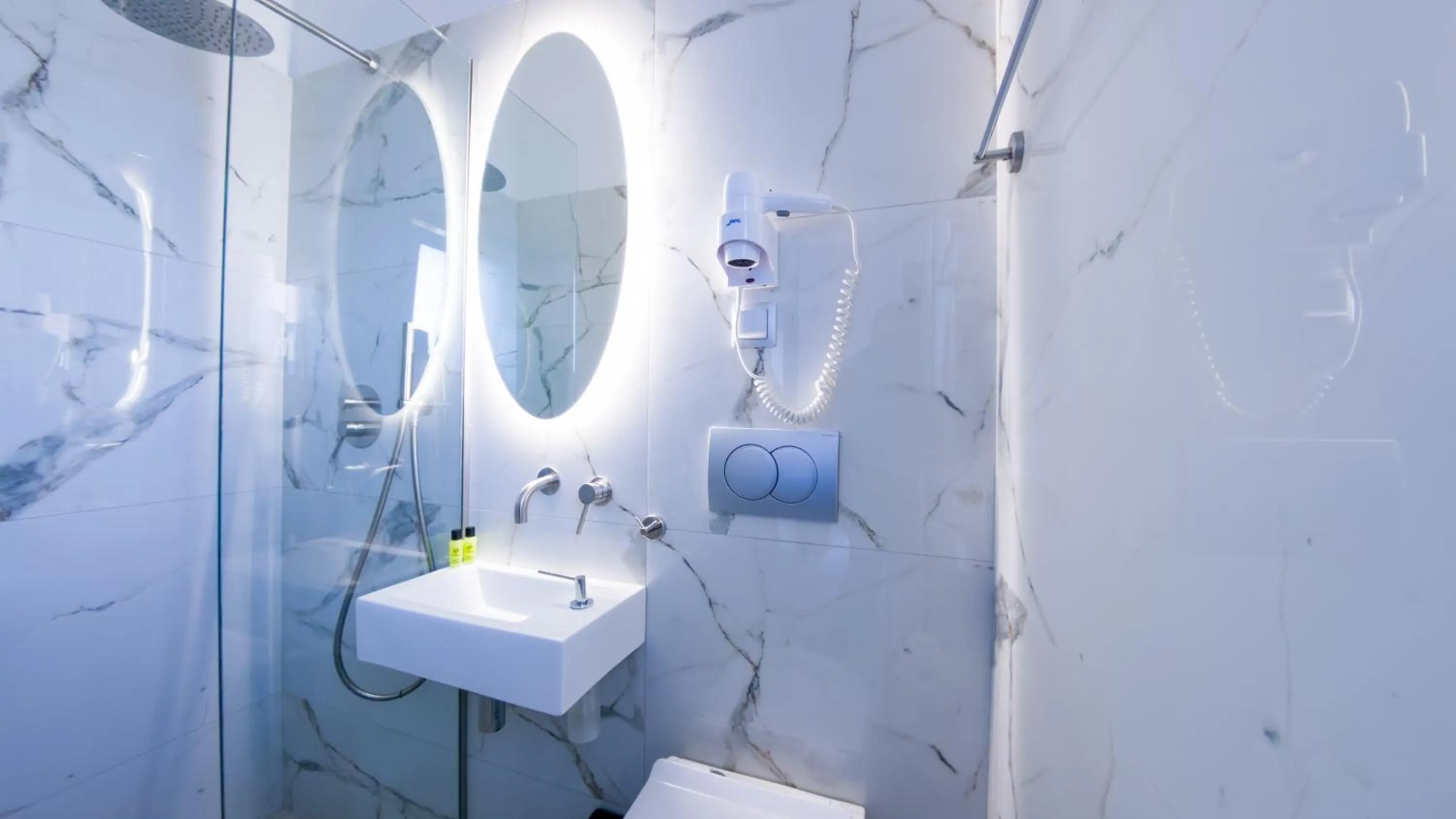 Shower in Kiani Akti