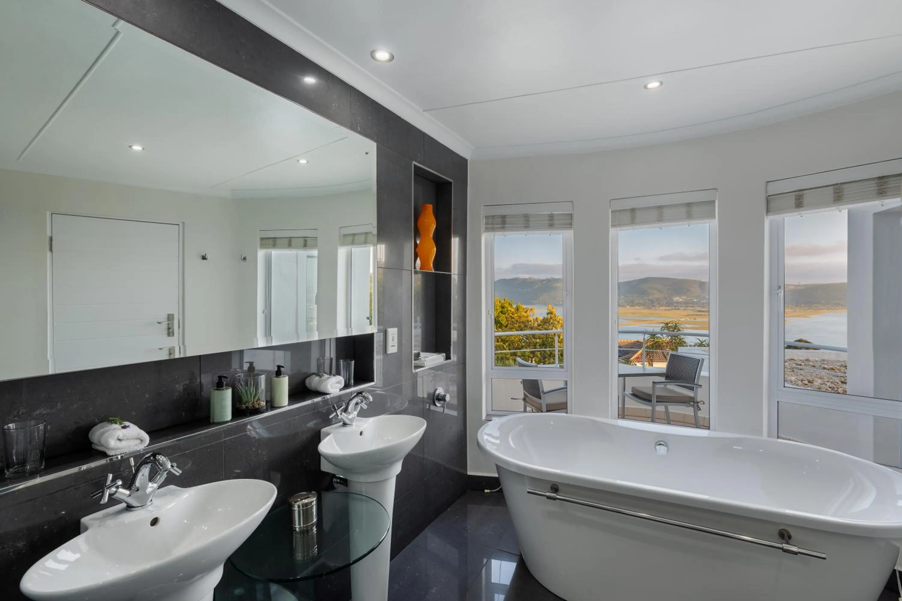 Villa Afrikana Guest Suites by Knysna Paradise Collection