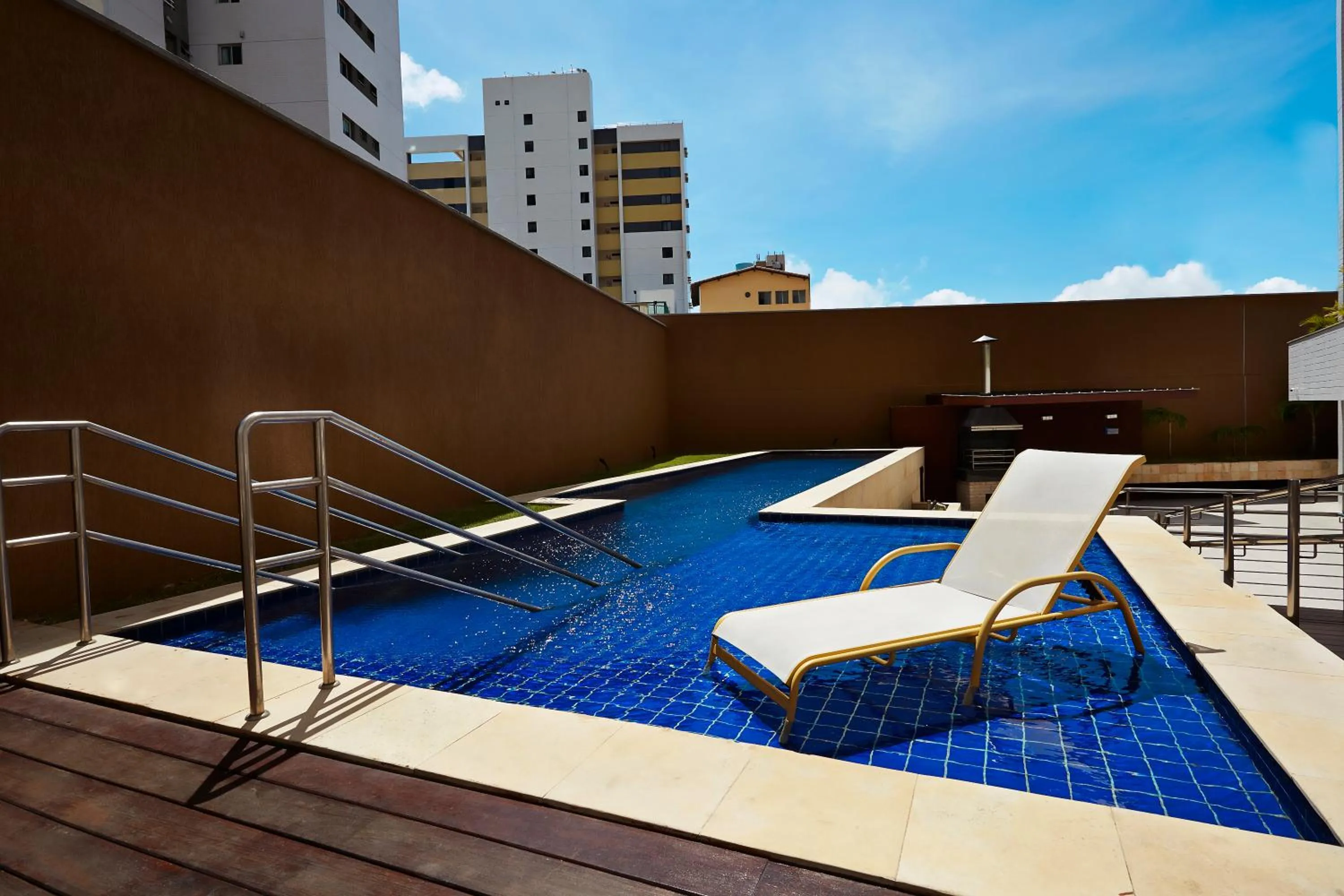 Swimming pool in Comfort Hotel & Suites Natal