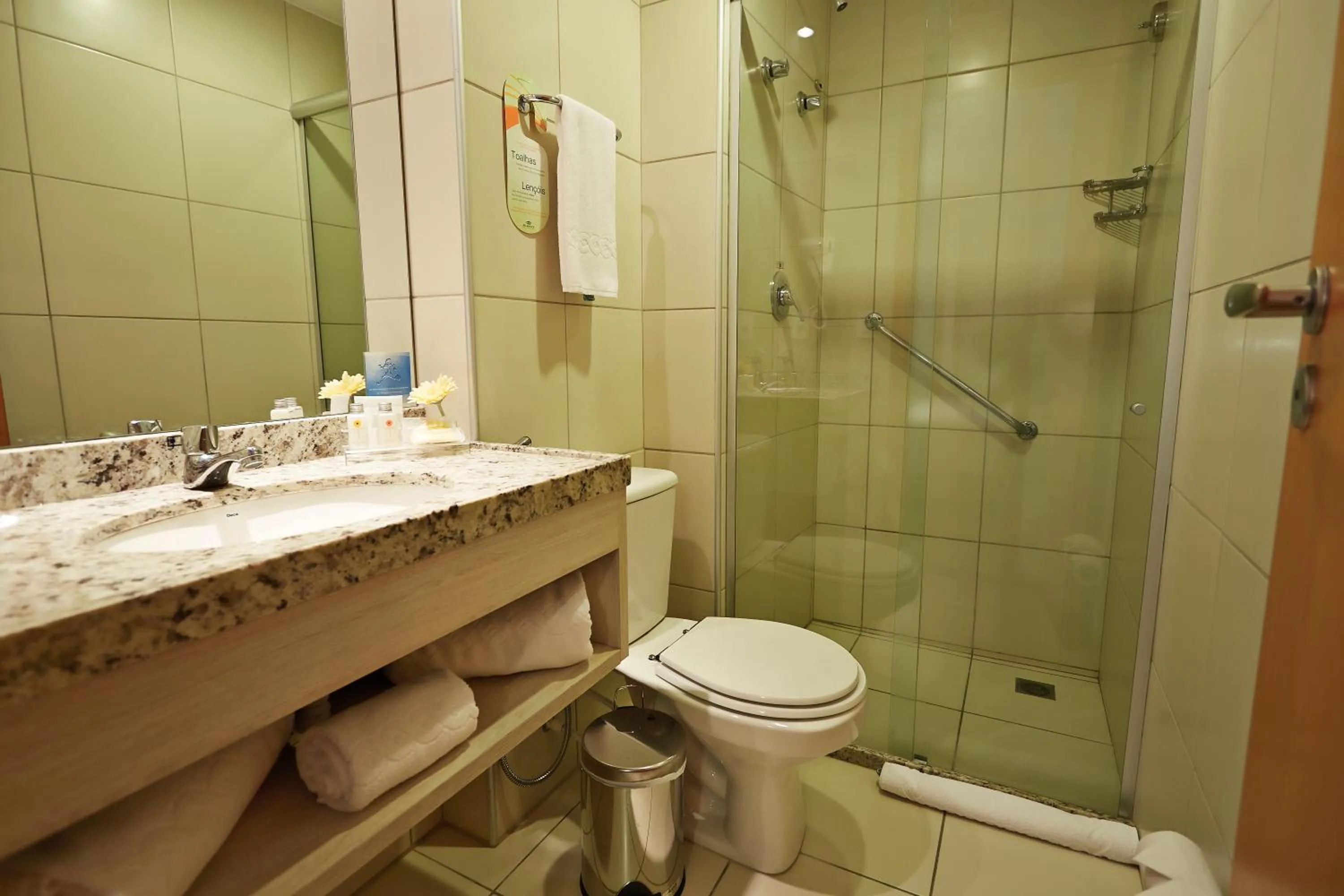 Bathroom in Comfort Hotel & Suites Natal