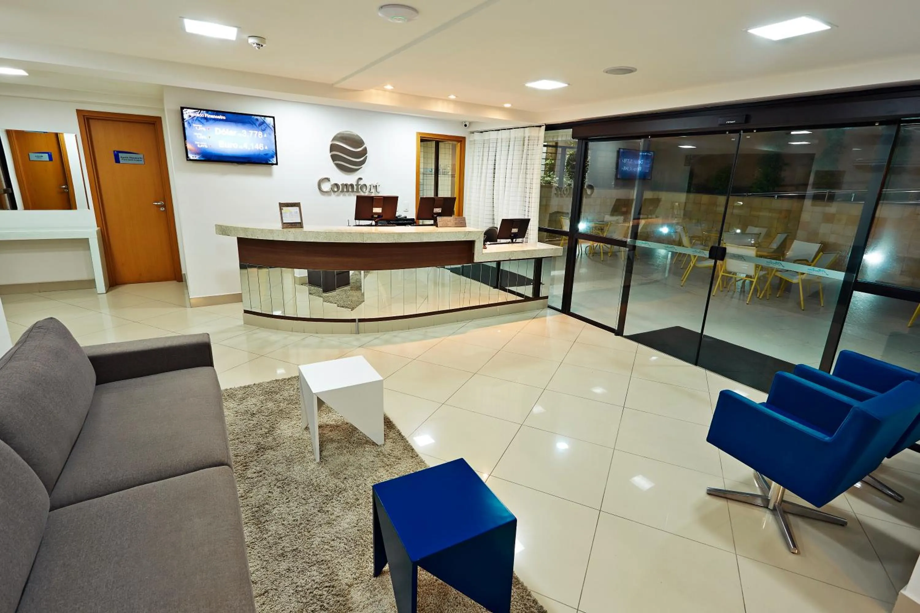 Lobby or reception in Comfort Hotel & Suites Natal