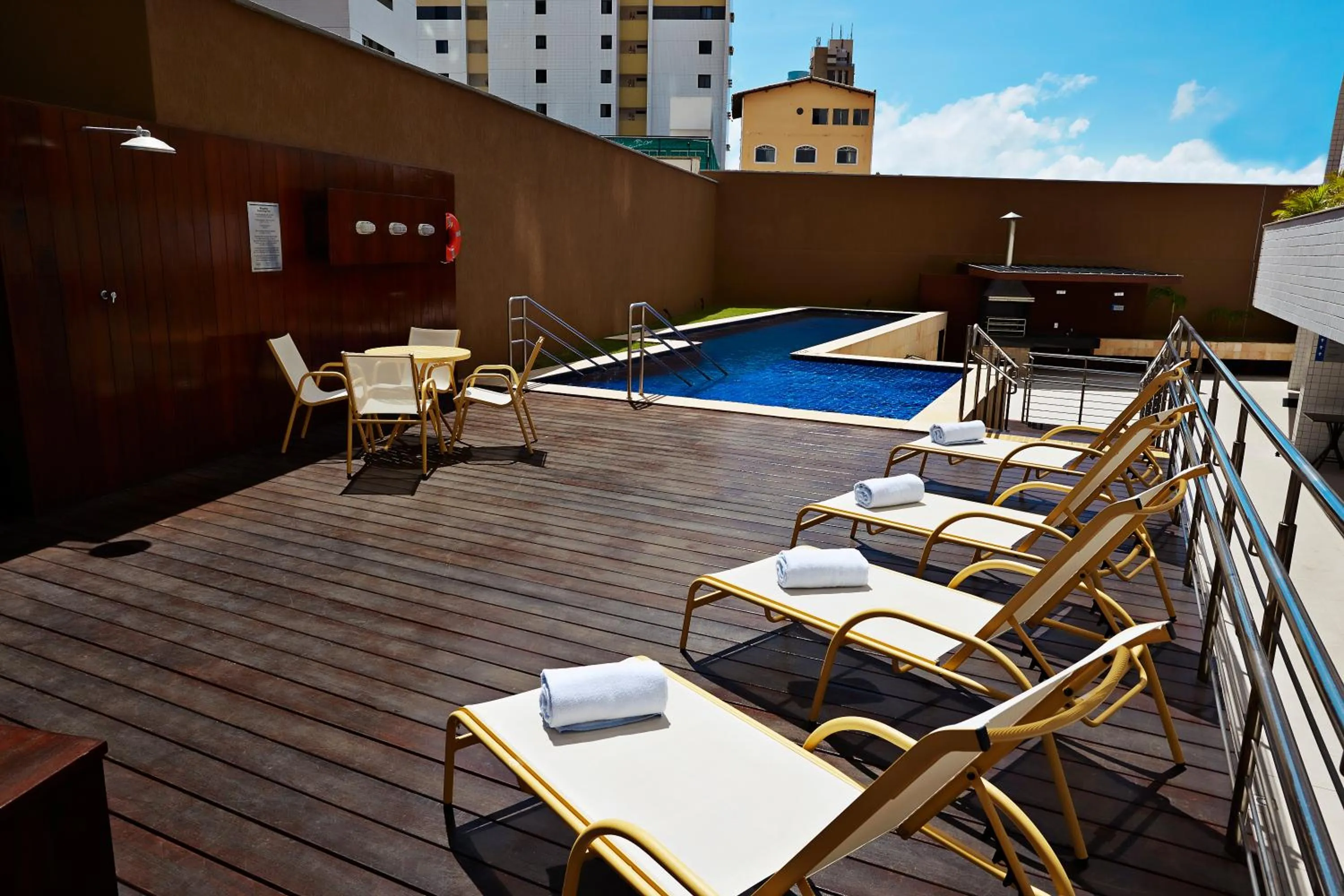 Swimming pool in Comfort Hotel & Suites Natal