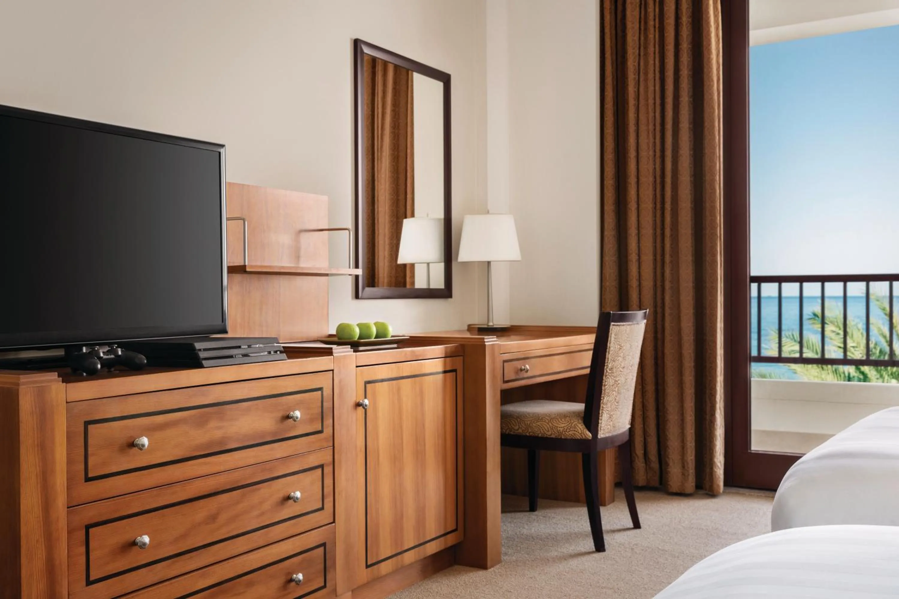 TV and multimedia, Bed in DoubleTree By Hilton Muscat Al Waha