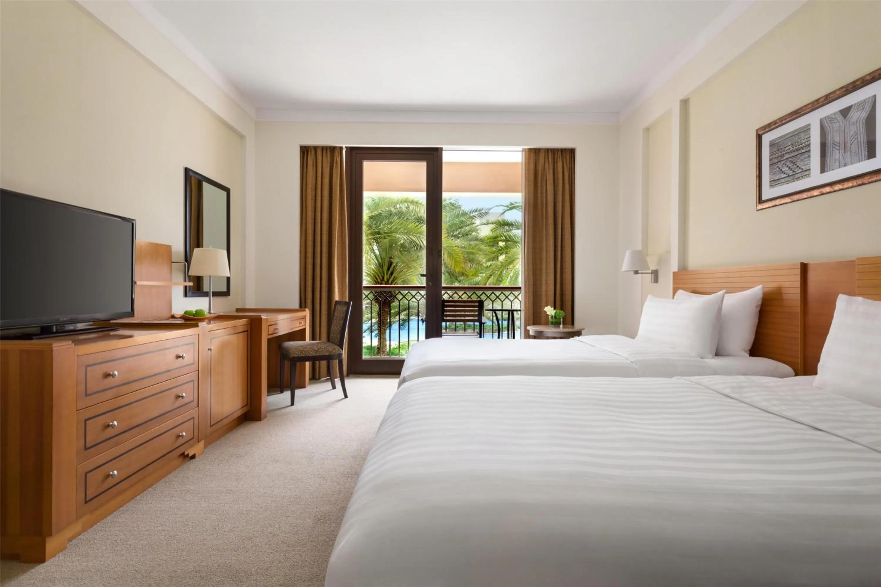 Bed in DoubleTree By Hilton Muscat Al Waha