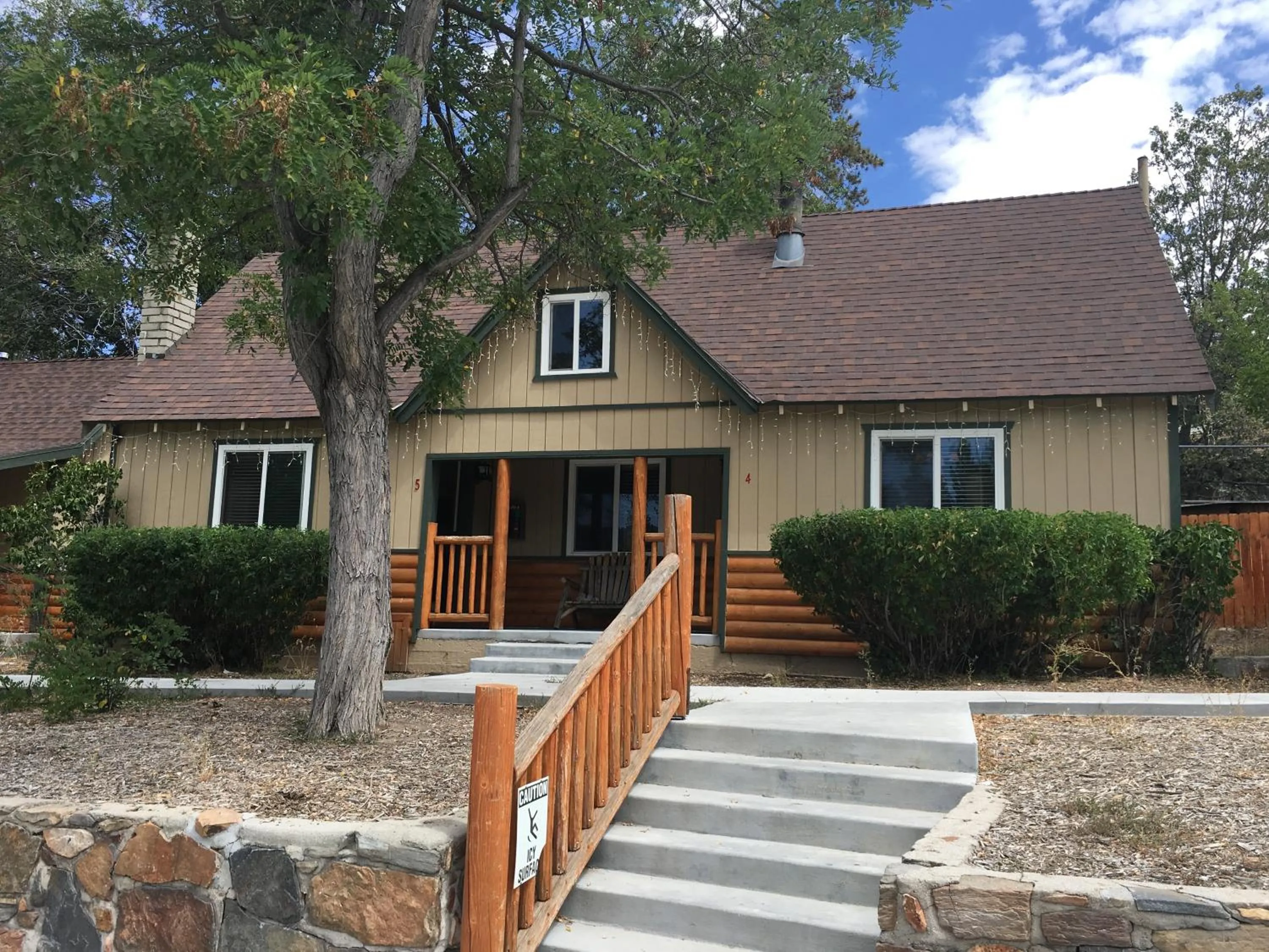 Facade/entrance in Bear Creek Resort
