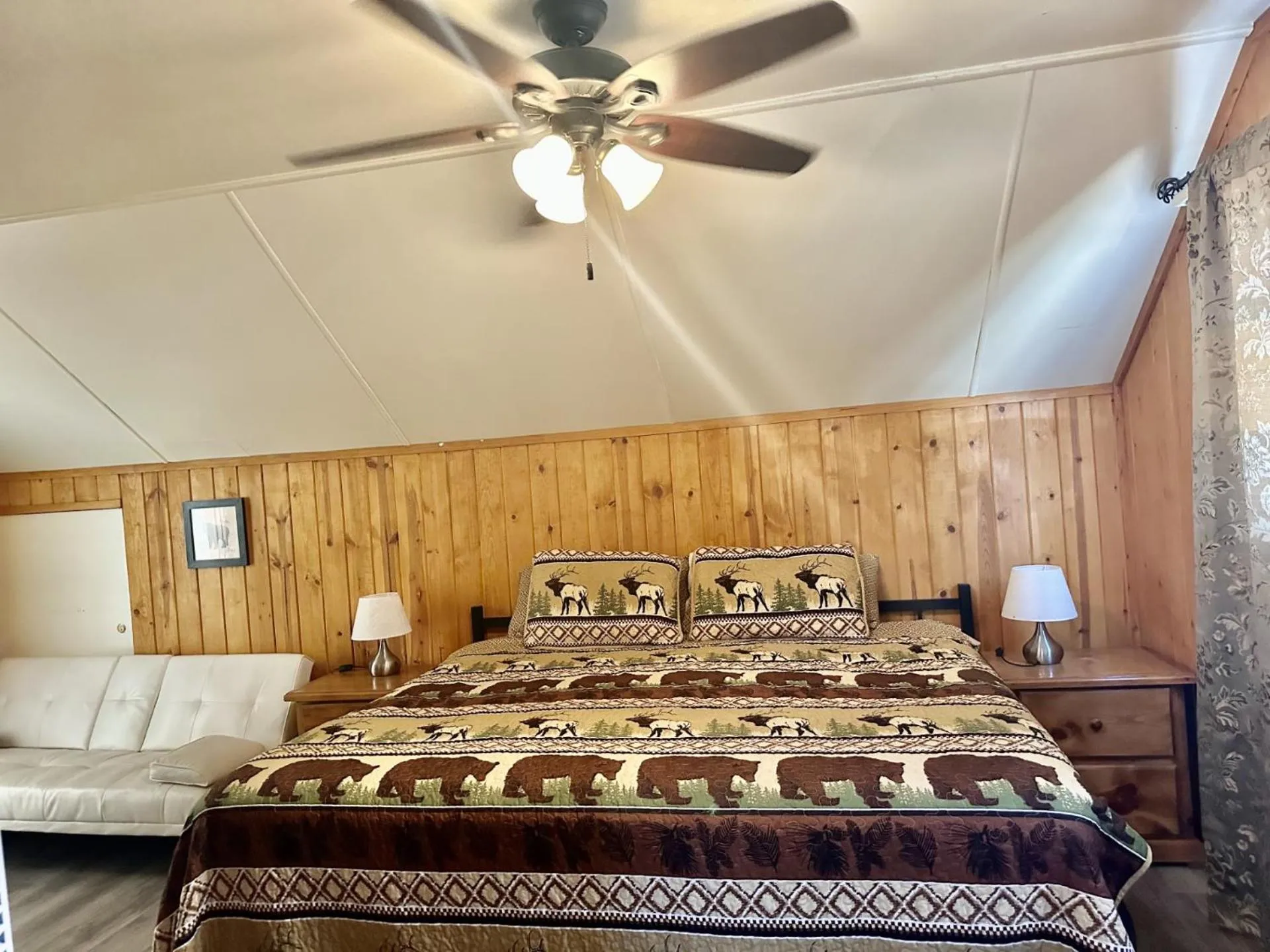 Bed in Bear Creek Resort