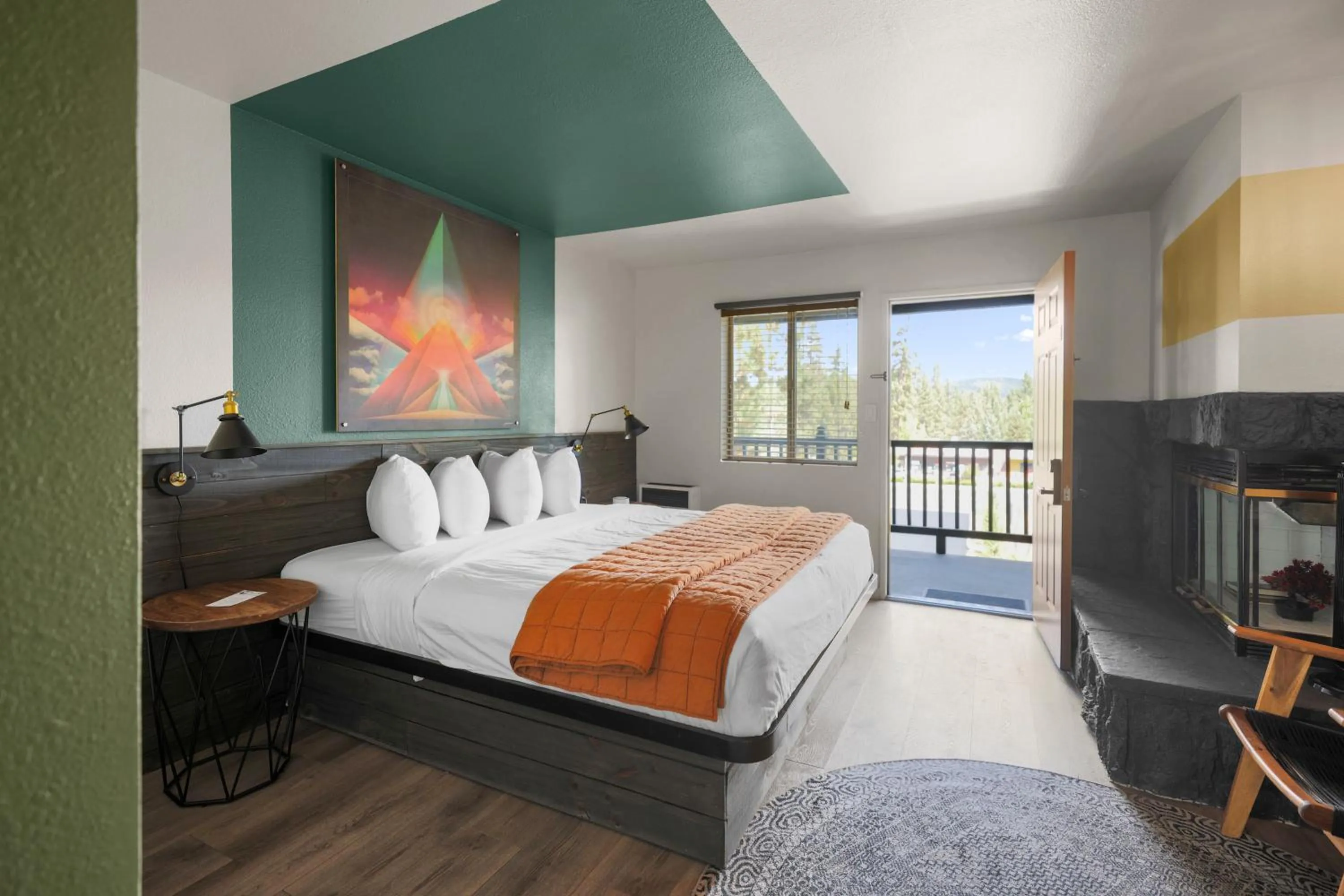 Photo of the whole room, Bed in Sessions Retreat & Hotel