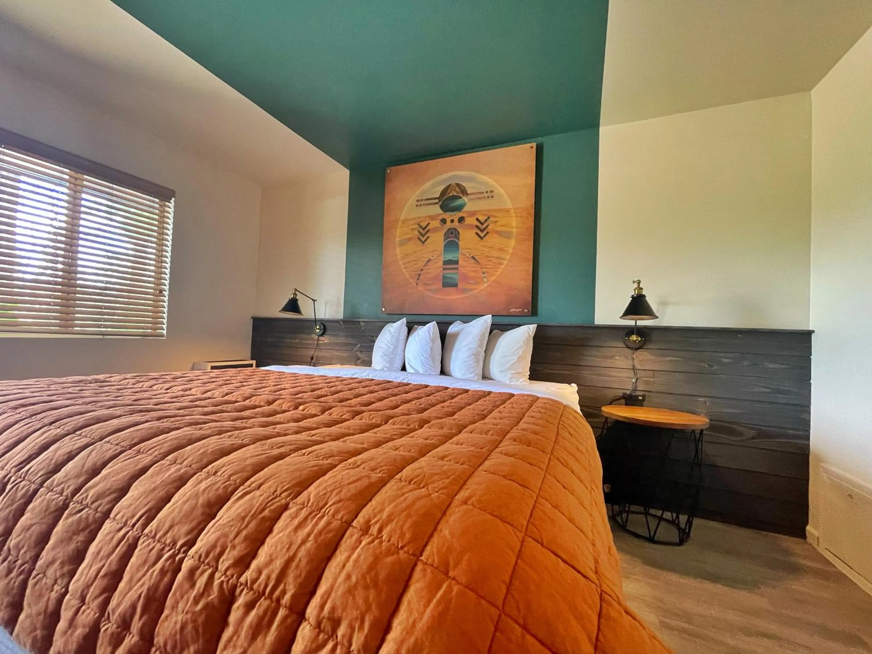 Bed in Sessions Retreat & Hotel