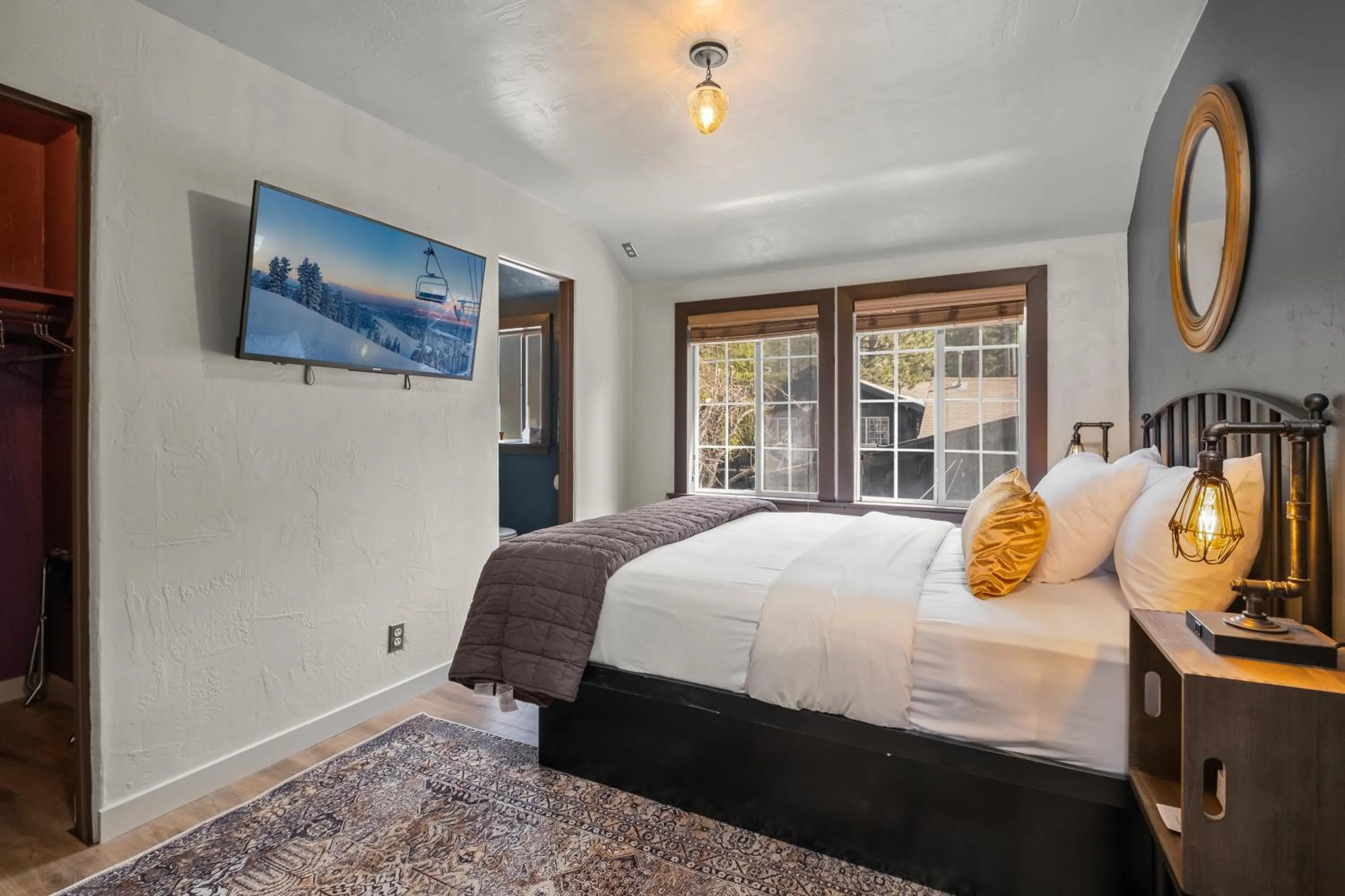 Bed in Sessions Retreat & Hotel