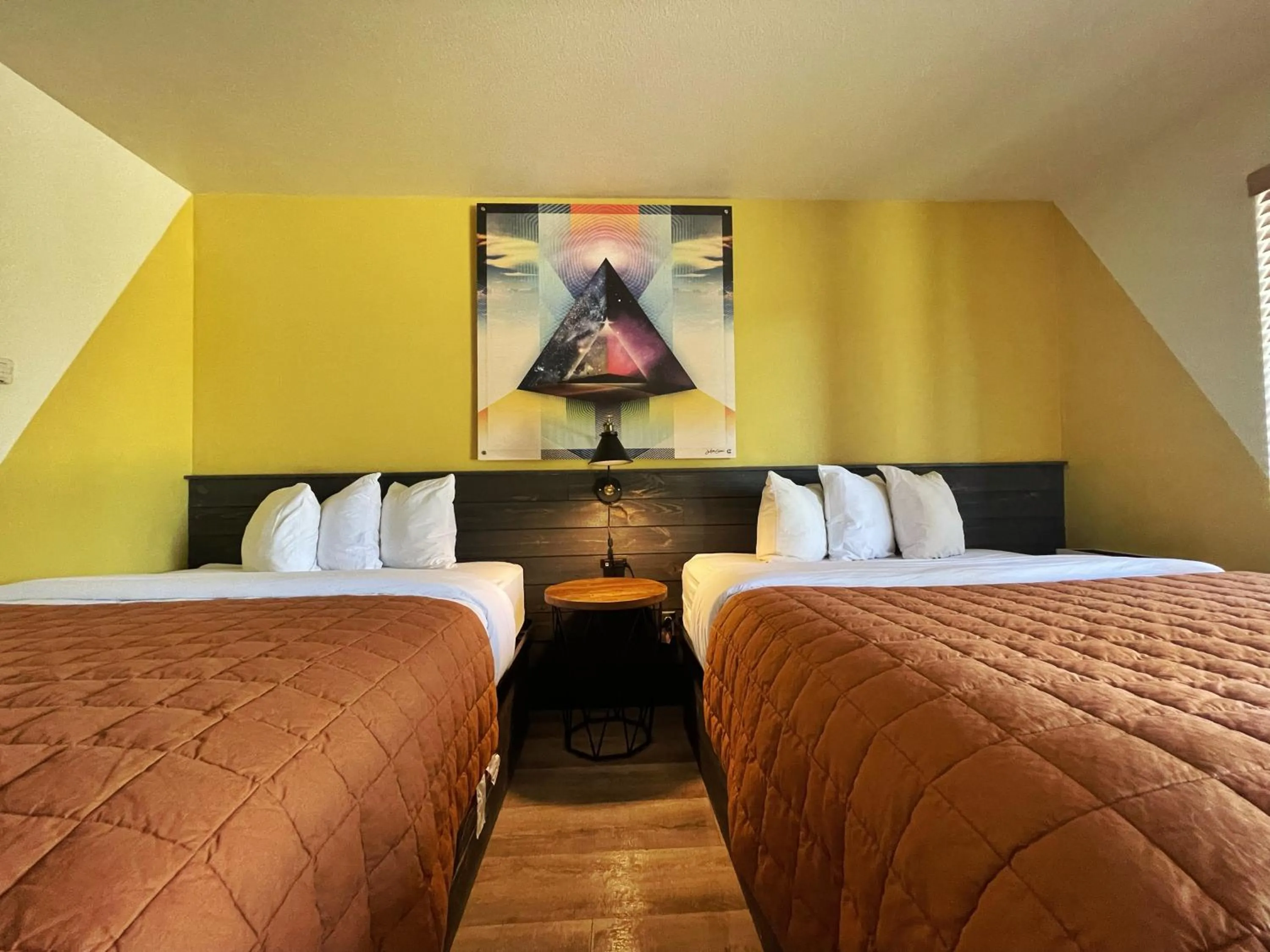 Bed in Sessions Retreat & Hotel