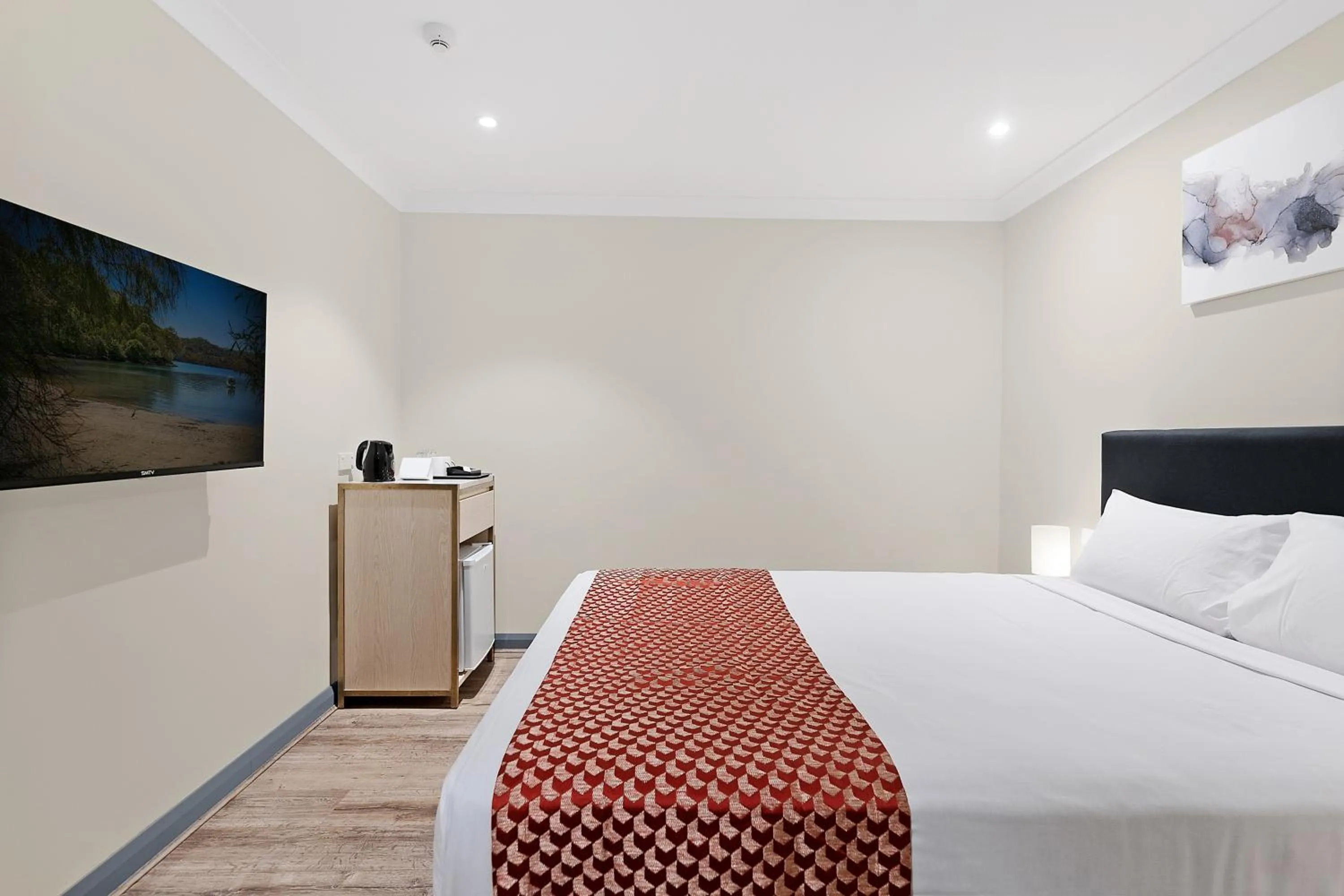 Bed in BreakFree on Broadway Sydney, an Accor Hotel