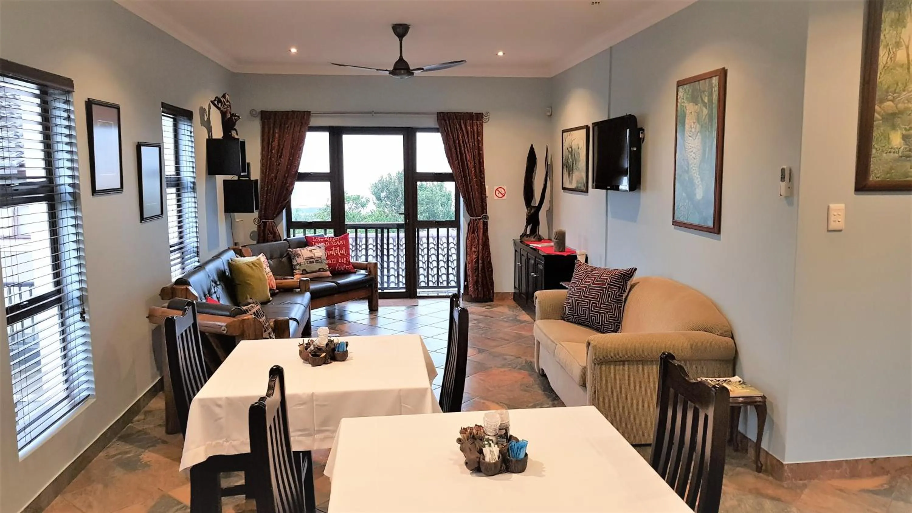 Dining area in Crooked Tree Cottage