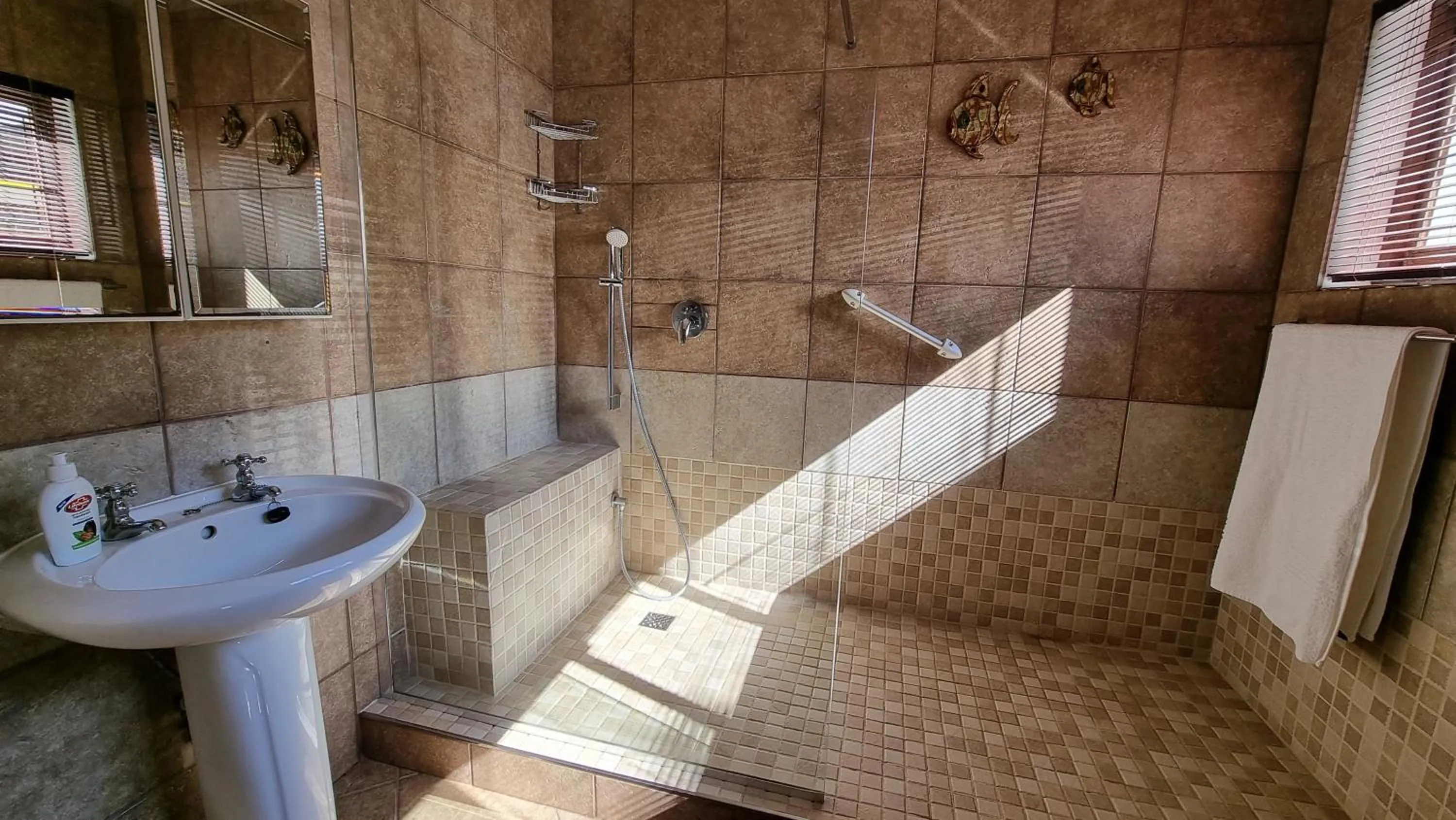 Bathroom in Crooked Tree Cottage