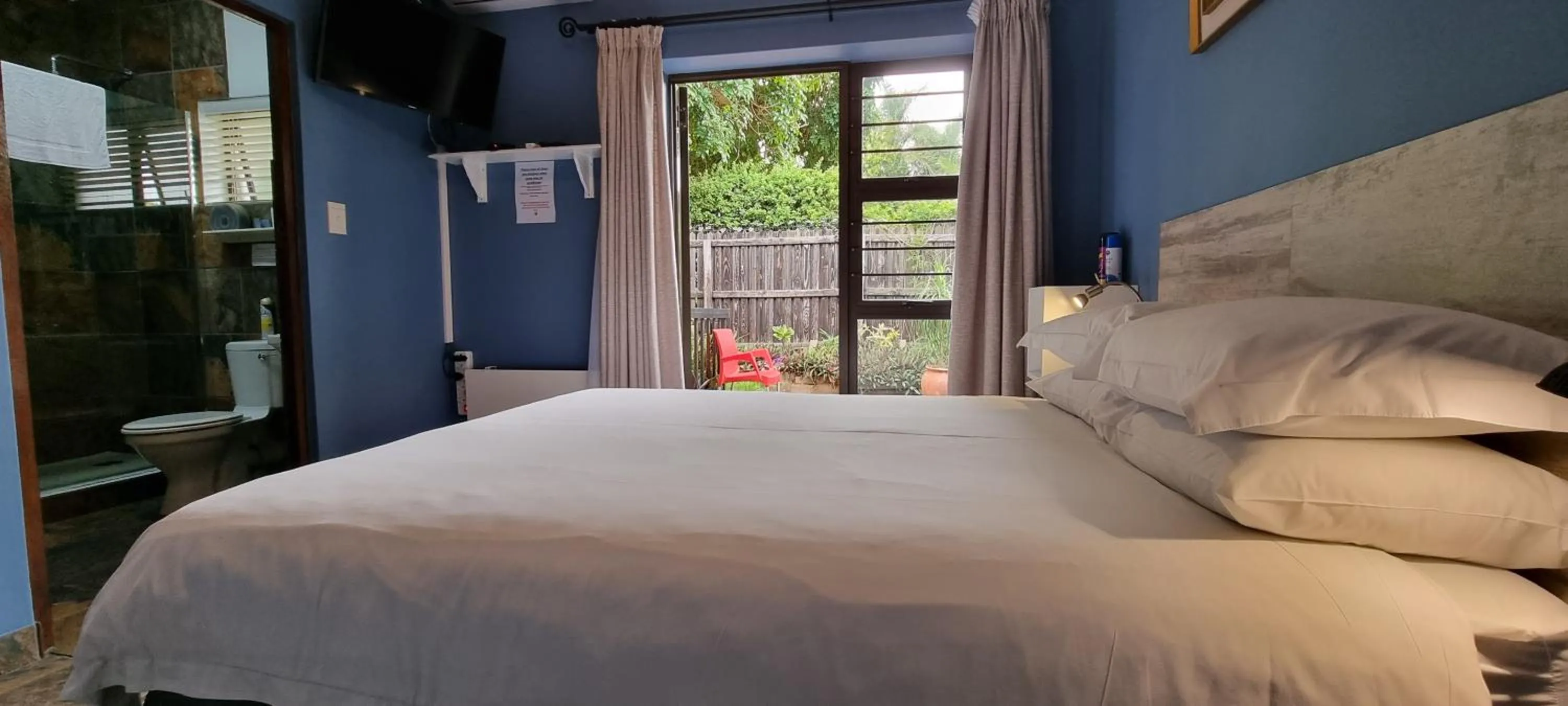 View (from property/room), Bed in Crooked Tree Cottage