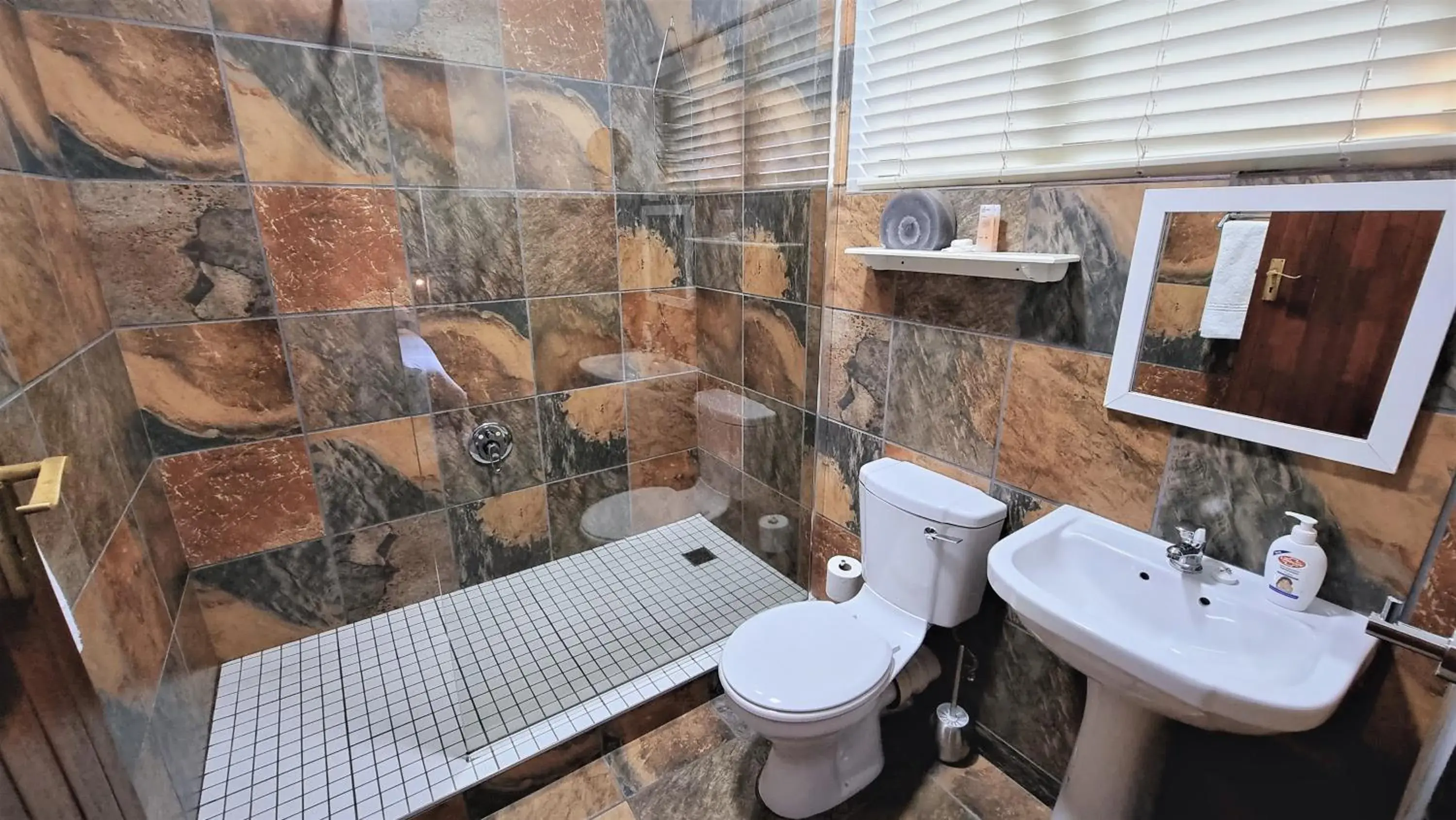 Double Room - single occupancy in Crooked Tree Cottage Double Room - single occupancy in Crooked Tree Cottage