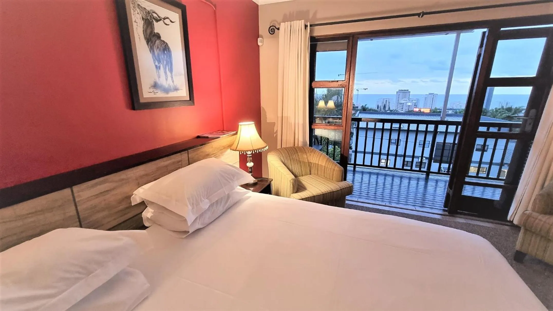 Bedroom, Bed in Crooked Tree Cottage