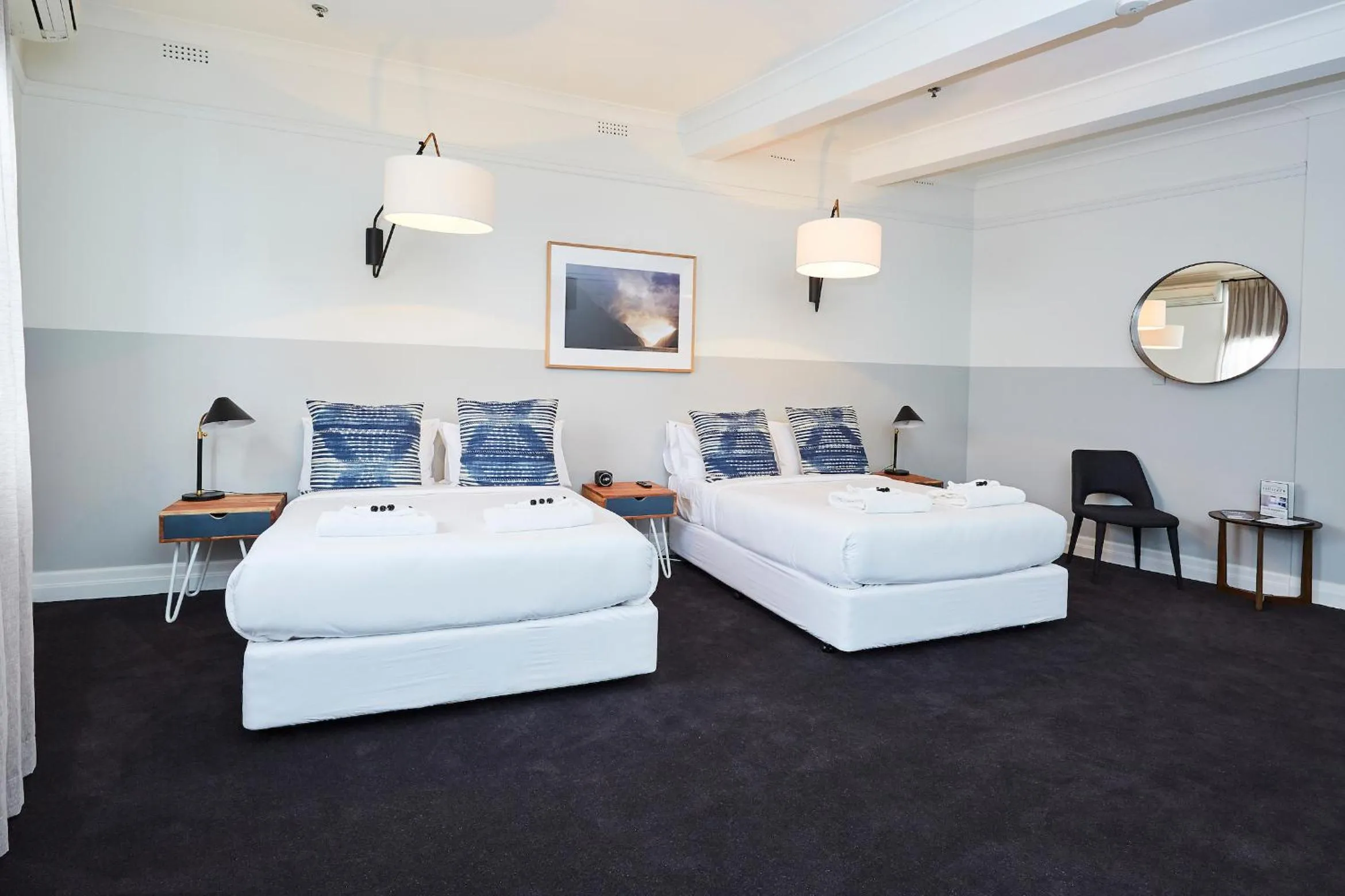 Bedroom, Bed in Bridgeview Hotel Willoughby