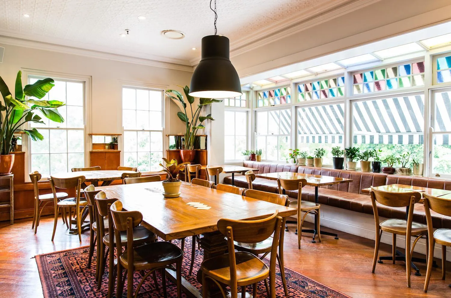 Restaurant/places to eat in Bridgeview Hotel Willoughby