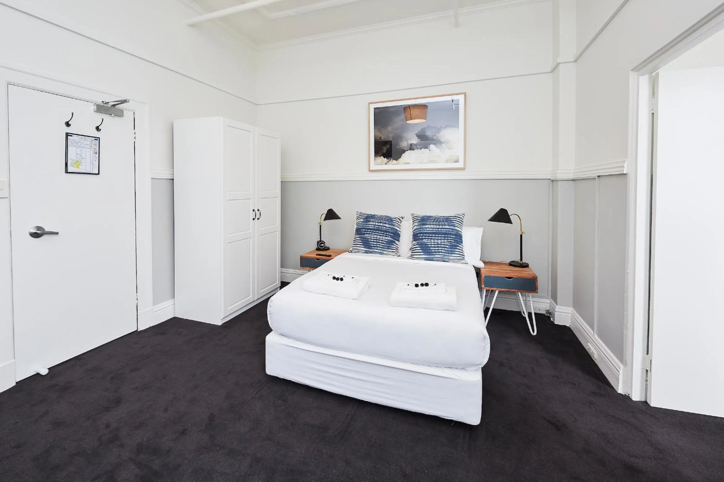 Bedroom, Bed in Bridgeview Hotel Willoughby