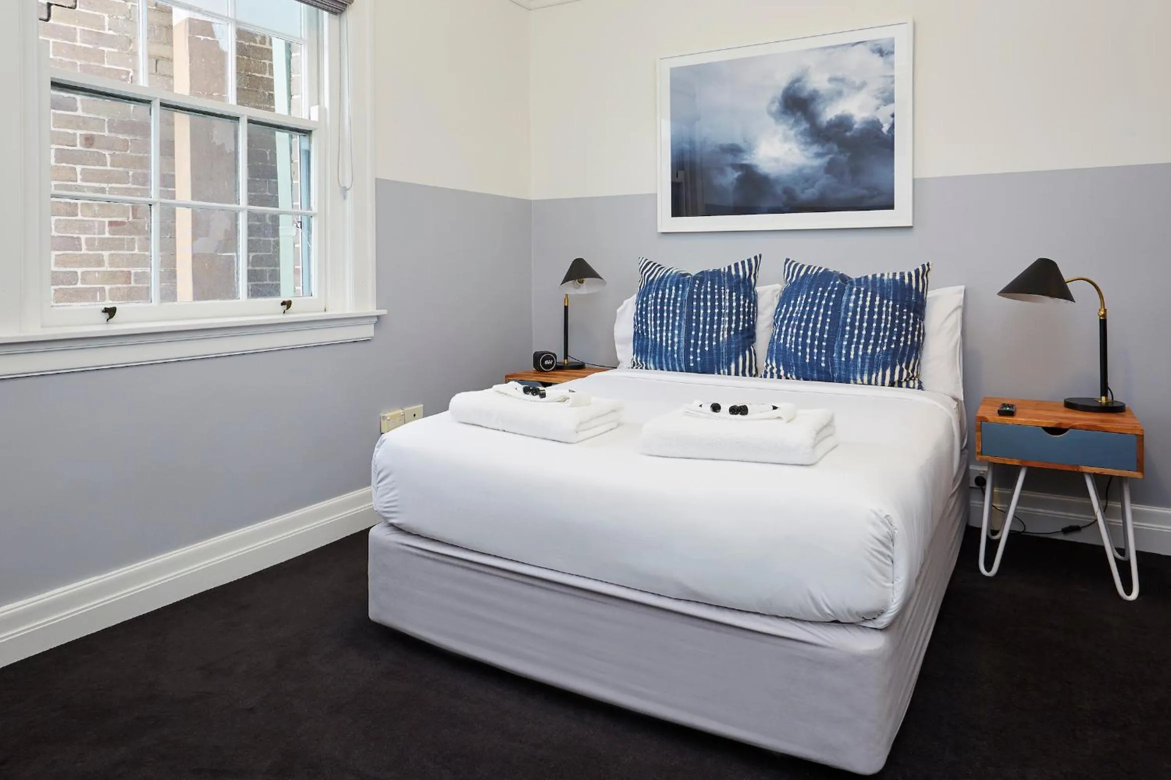 Bedroom, Bed in Bridgeview Hotel Willoughby