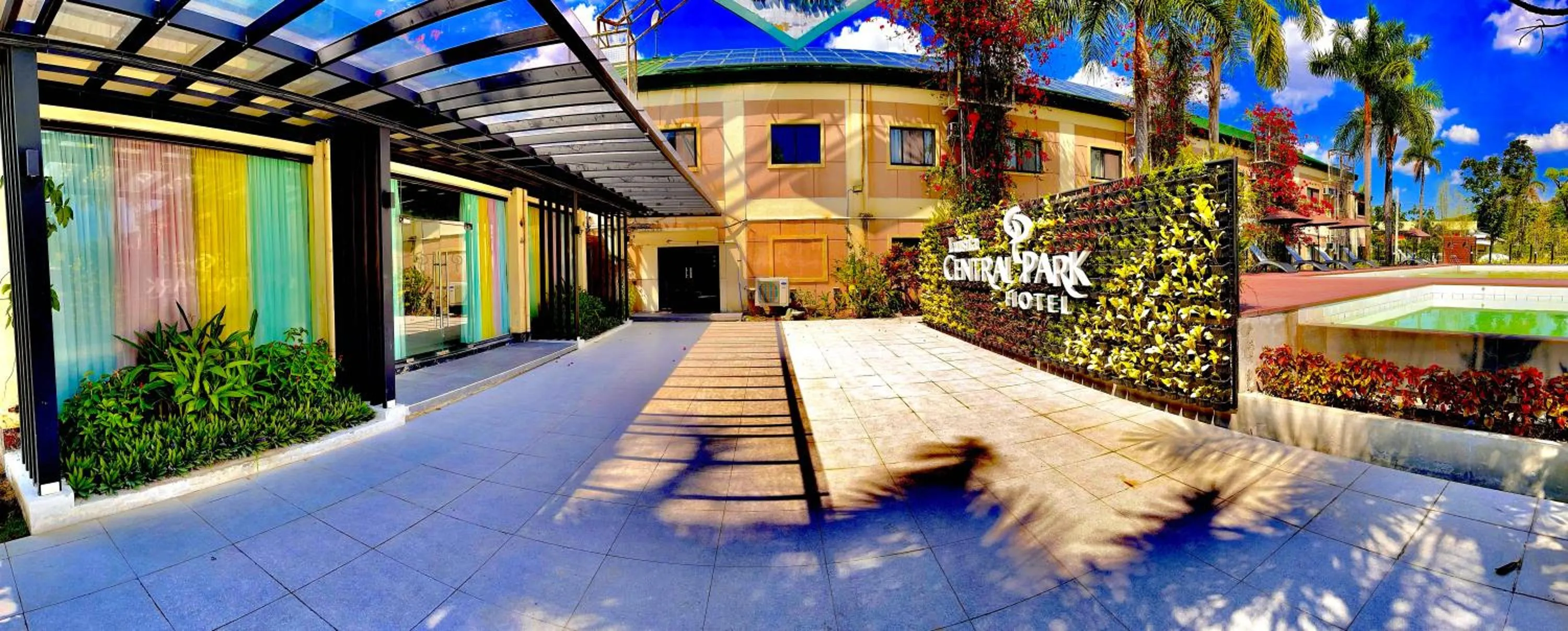 Swimming pool in Luisita Central Park Hotel