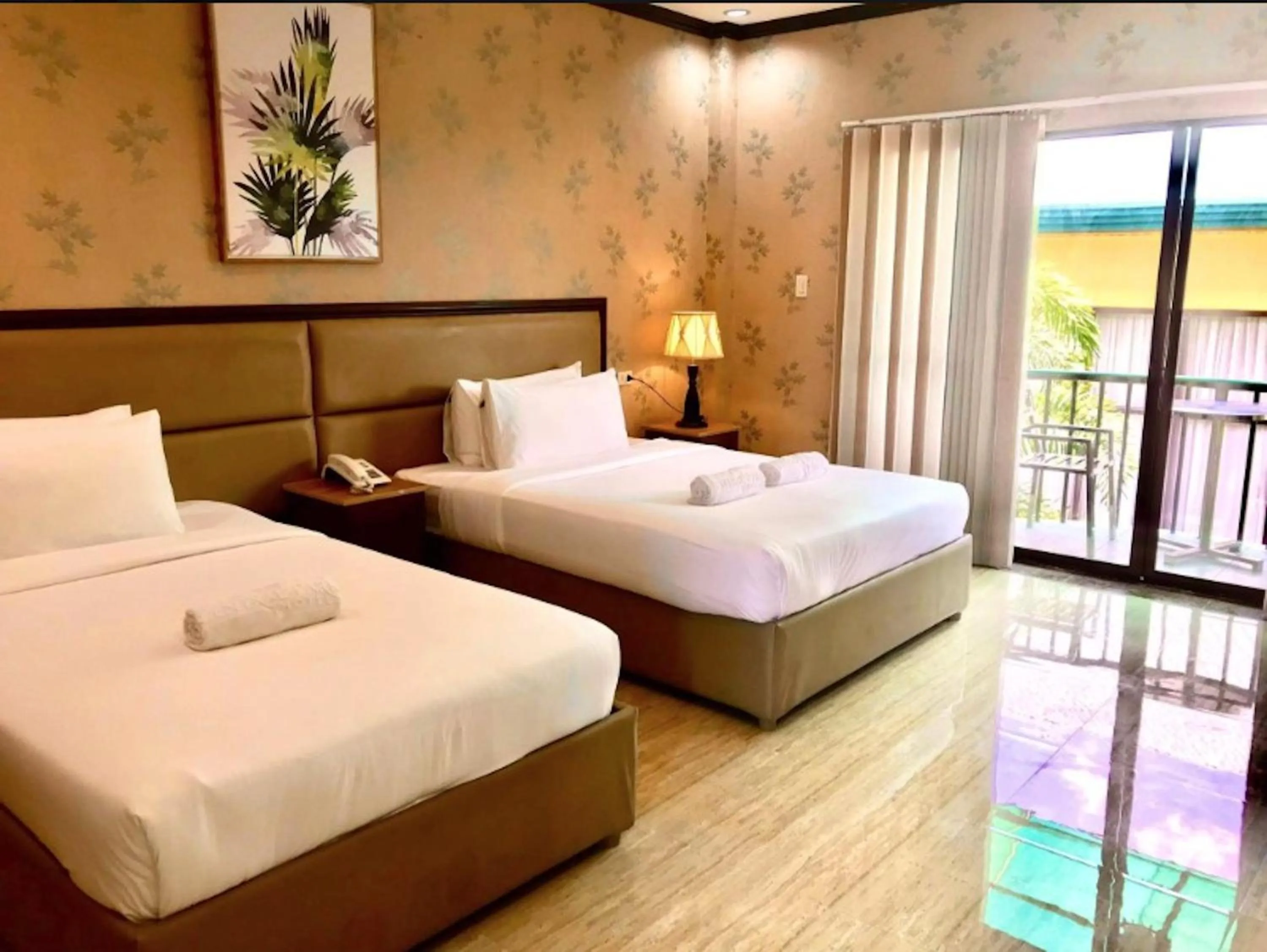 Bedroom, Bed in Luisita Central Park Hotel