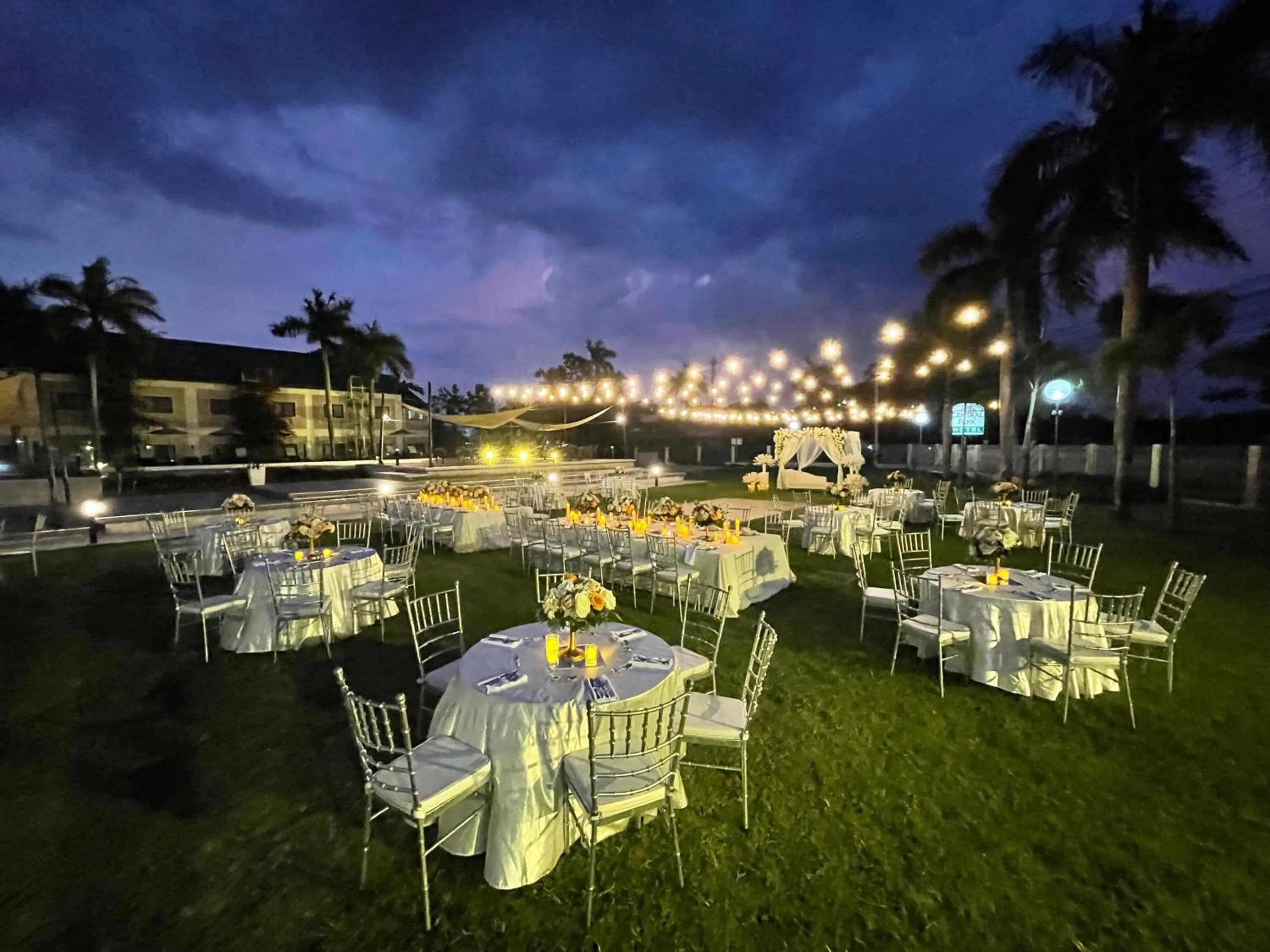 Garden in Luisita Central Park Hotel