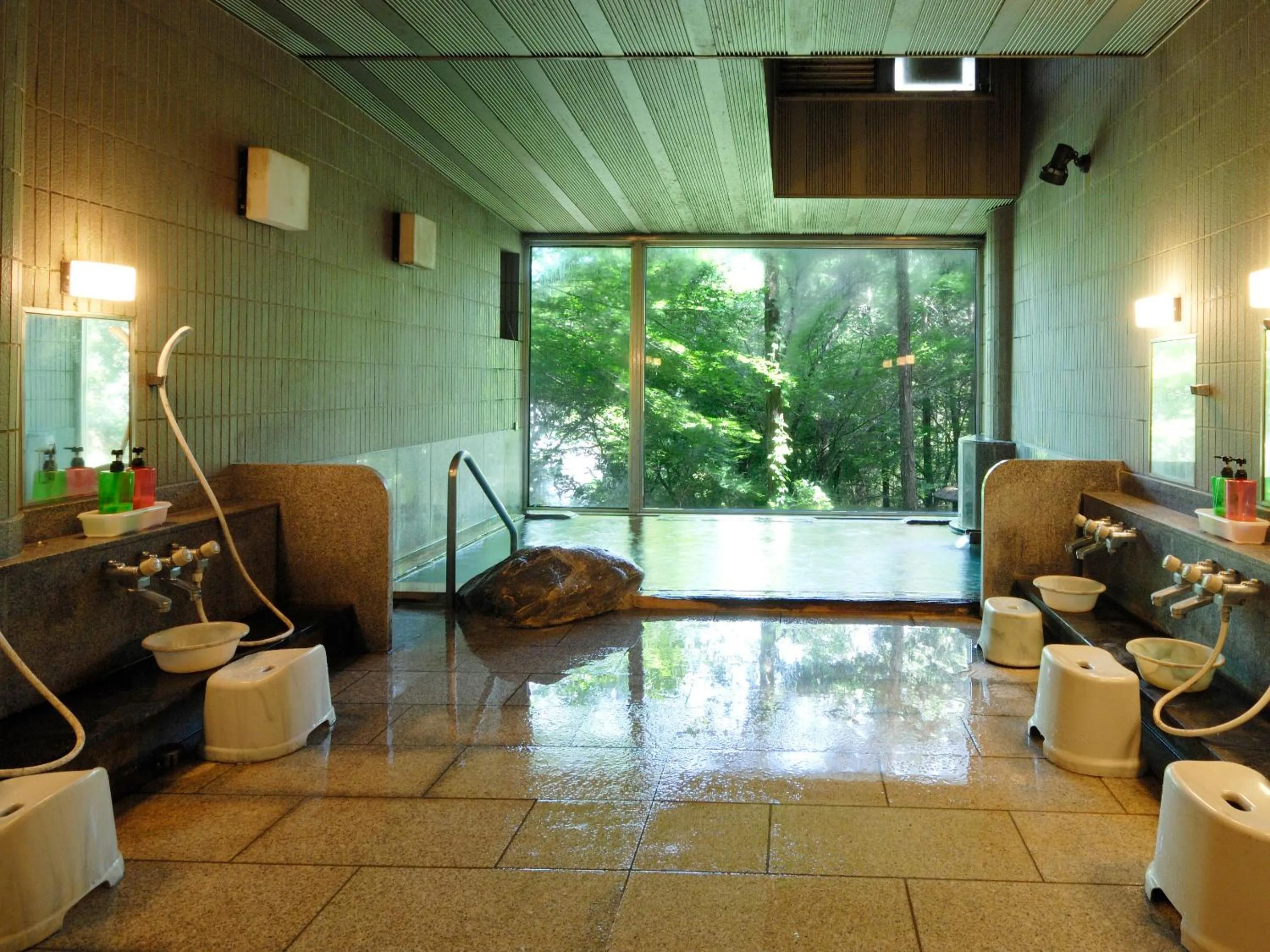 Hot Spring Bath in Momoyama