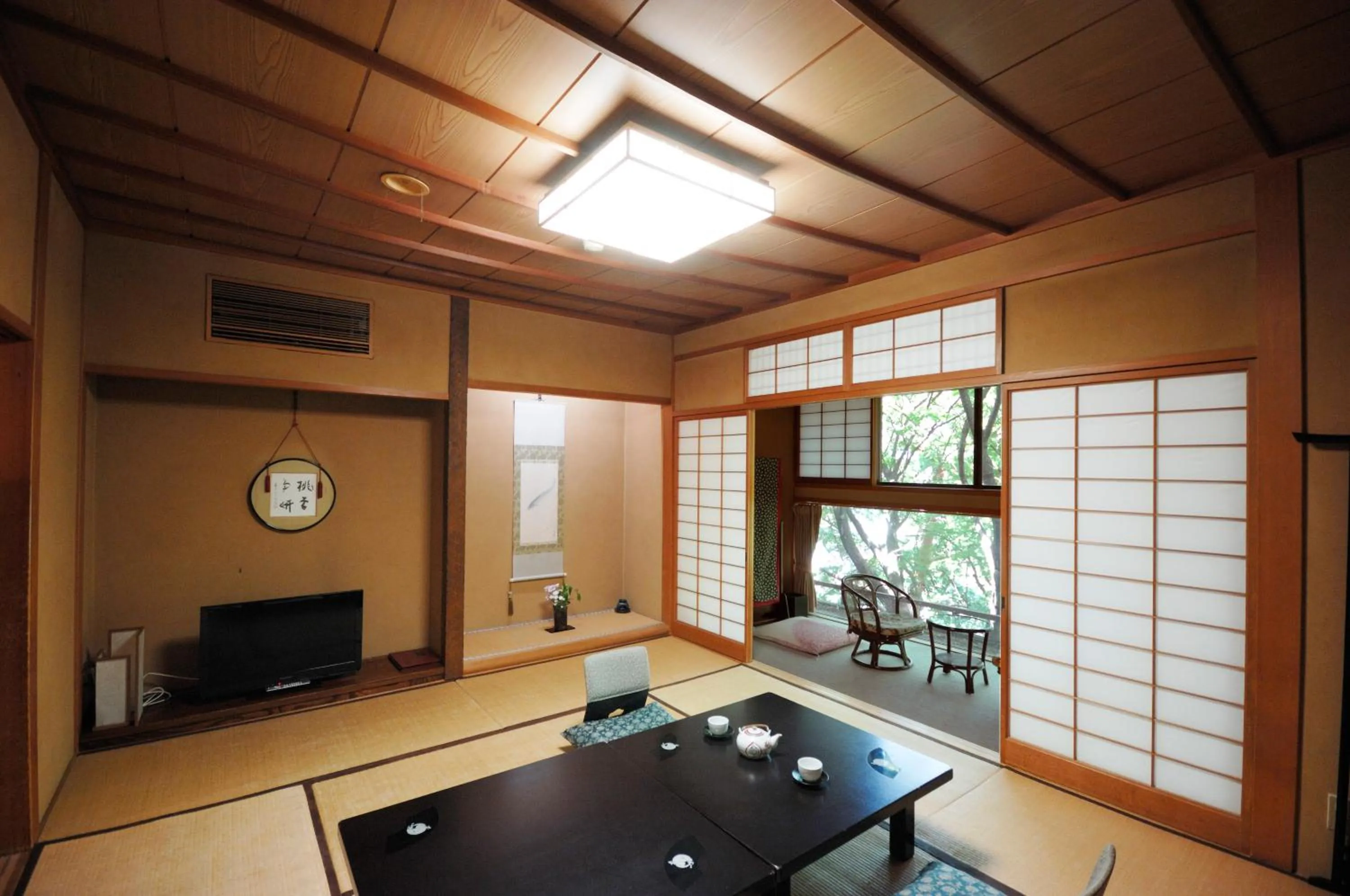 Photo of the whole room in Momoyama