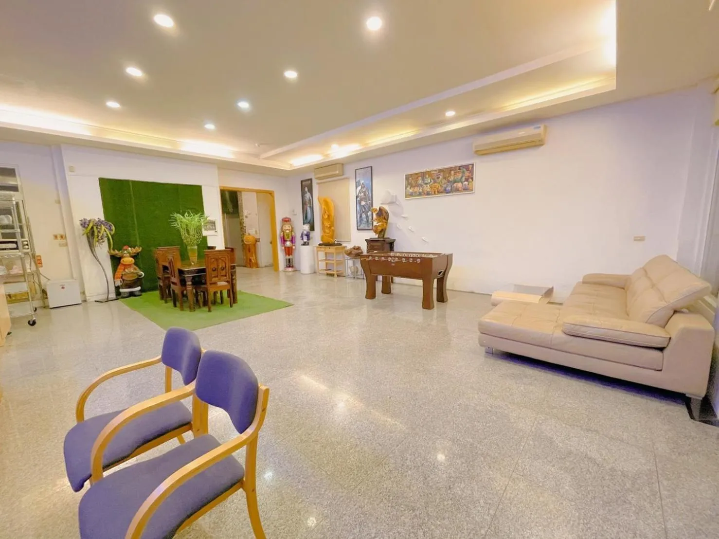 Communal lounge/ TV room in AOIKE Hot Spring Hotel