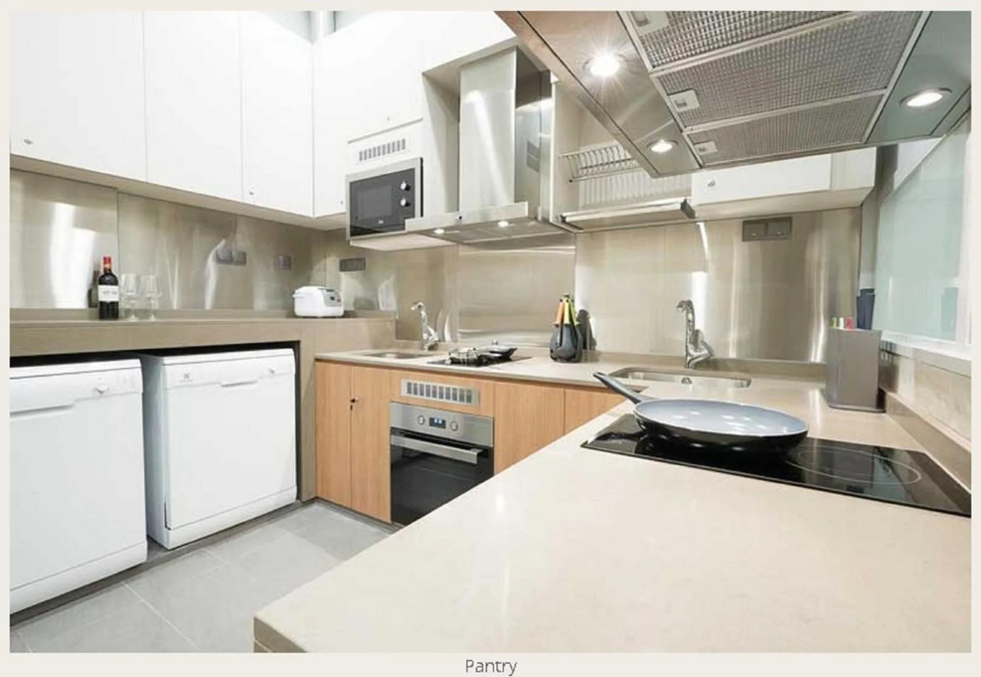 Kitchen or kitchenette in Hotel Bencoolen at Hong Kong Street