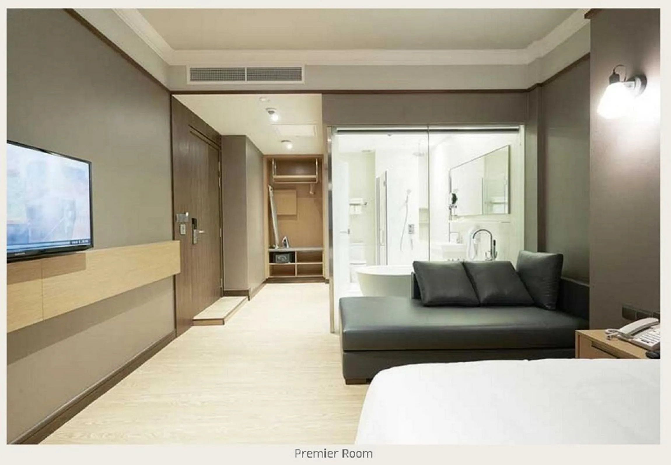 Photo of the whole room, Bed in Hotel Bencoolen at Hong Kong Street