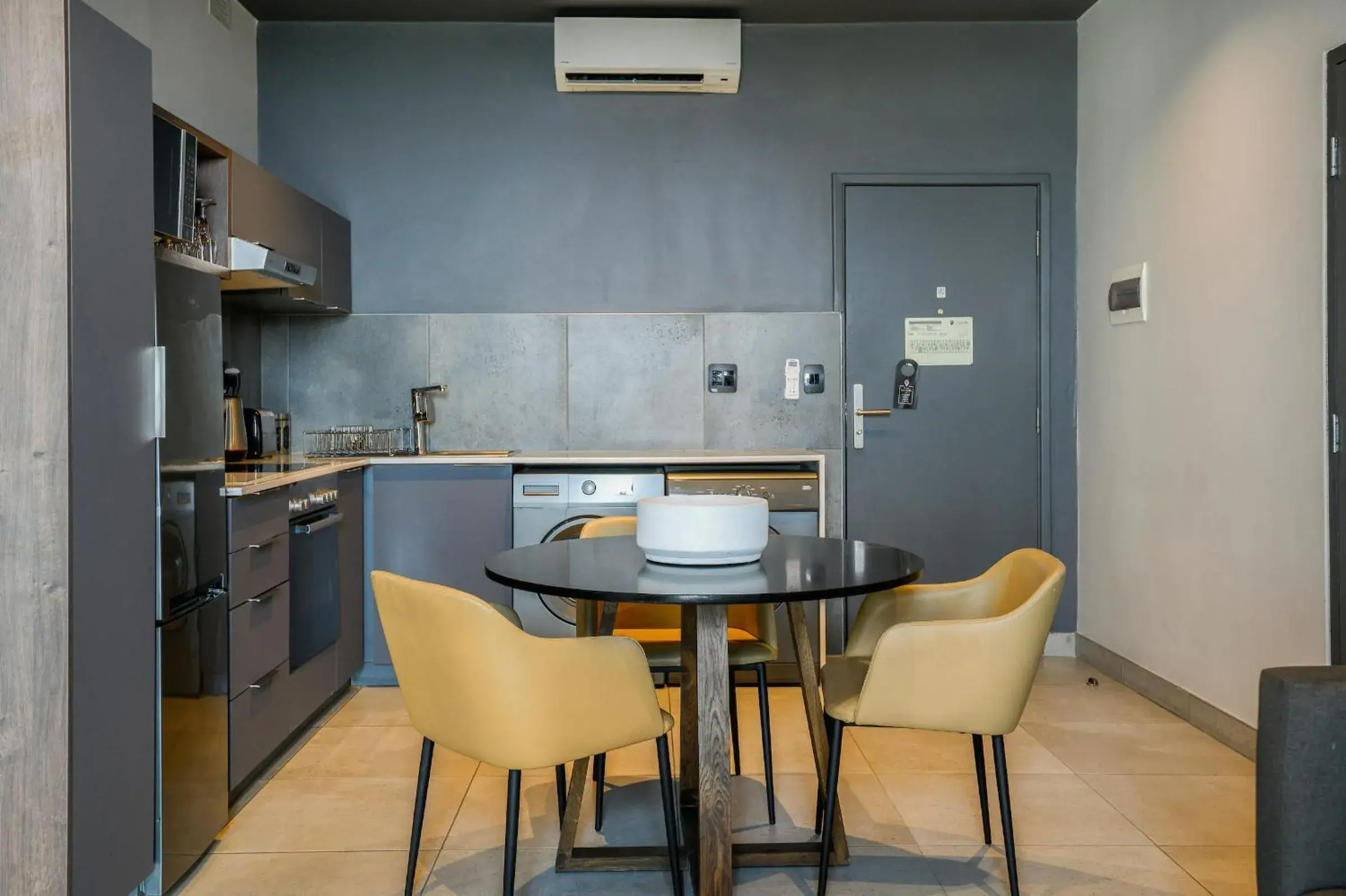 Three-Bedroom Apartment in The Capital Boardwalk Three-Bedroom Apartment in The Capital Boardwalk