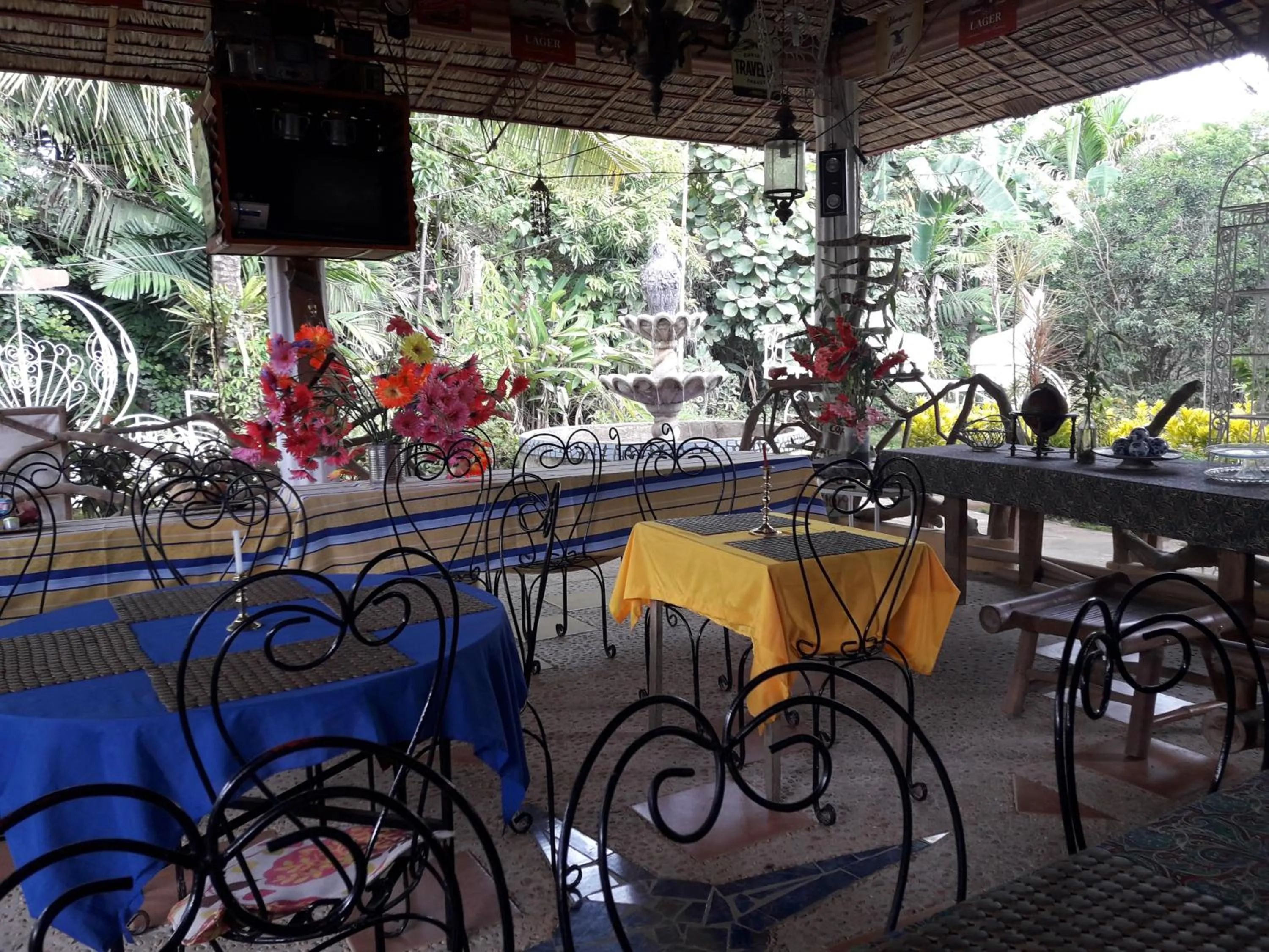 Restaurant/places to eat in Relaxing Garden Resort