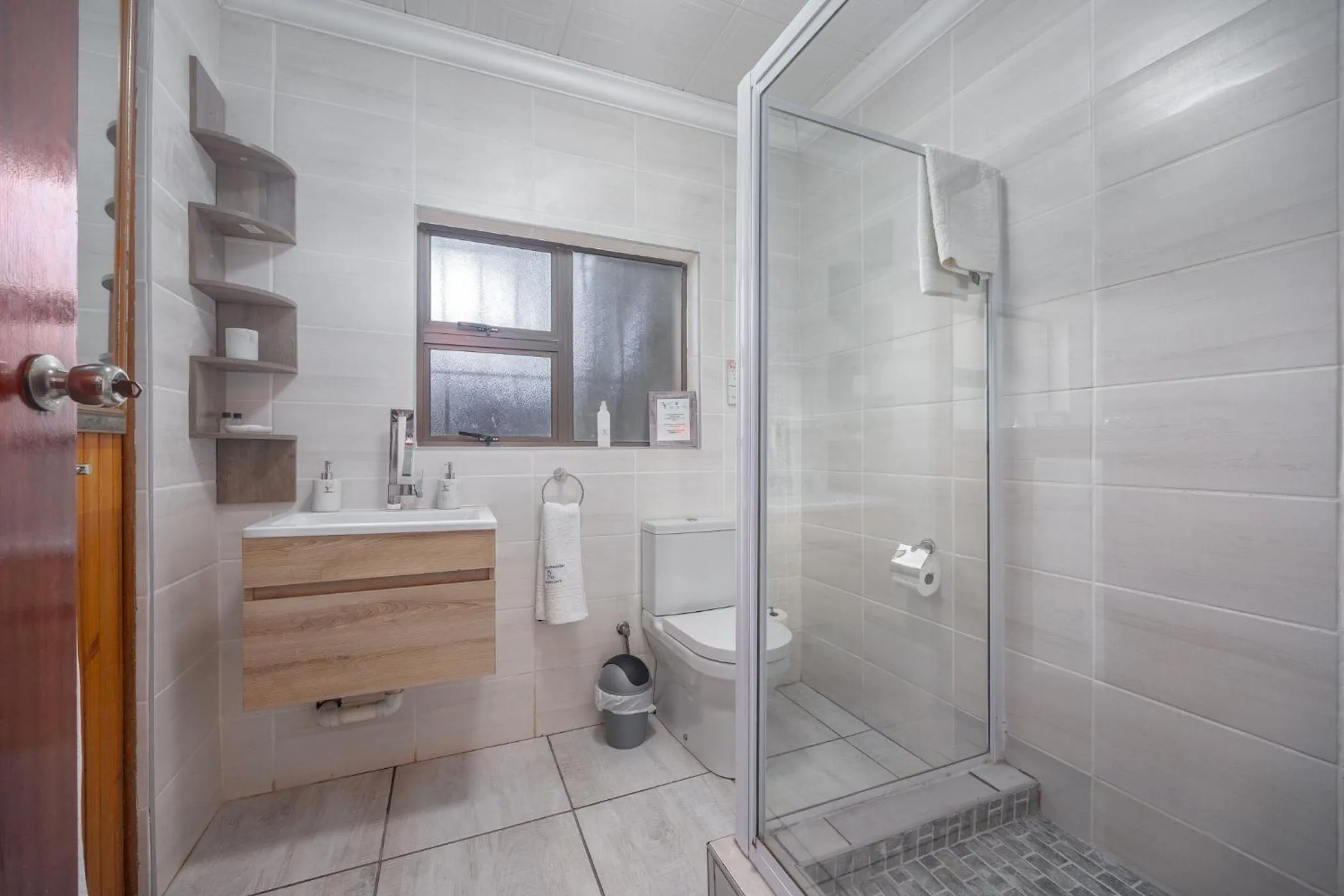 Shower in Beachcomber Bay Guest House In South Africa