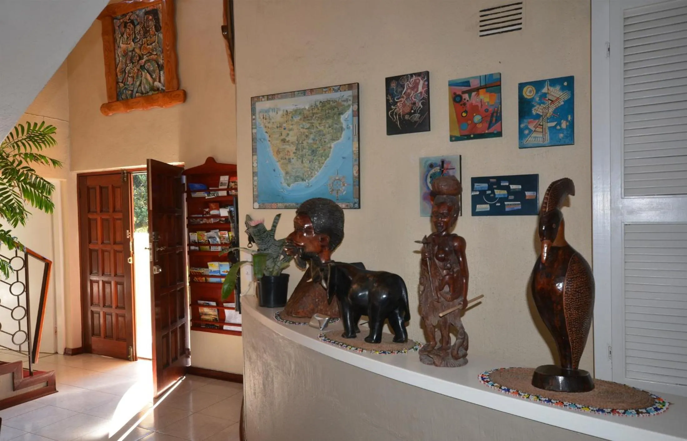 Lobby or reception in Beachcomber Bay Guest House In South Africa