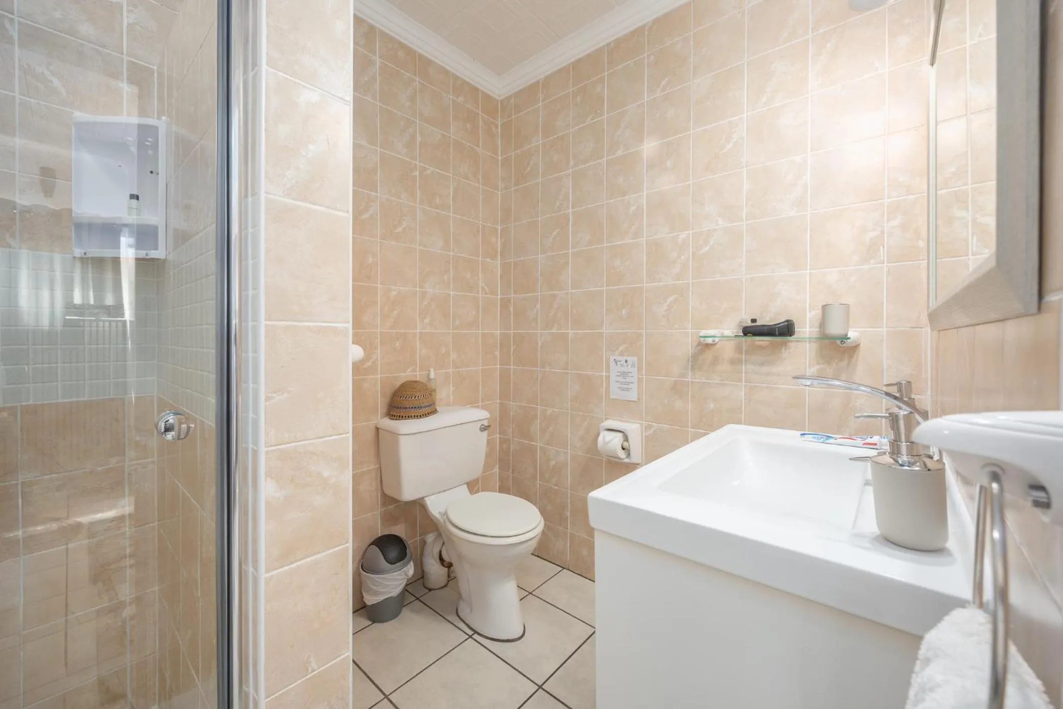 Shower in Beachcomber Bay Guest House In South Africa