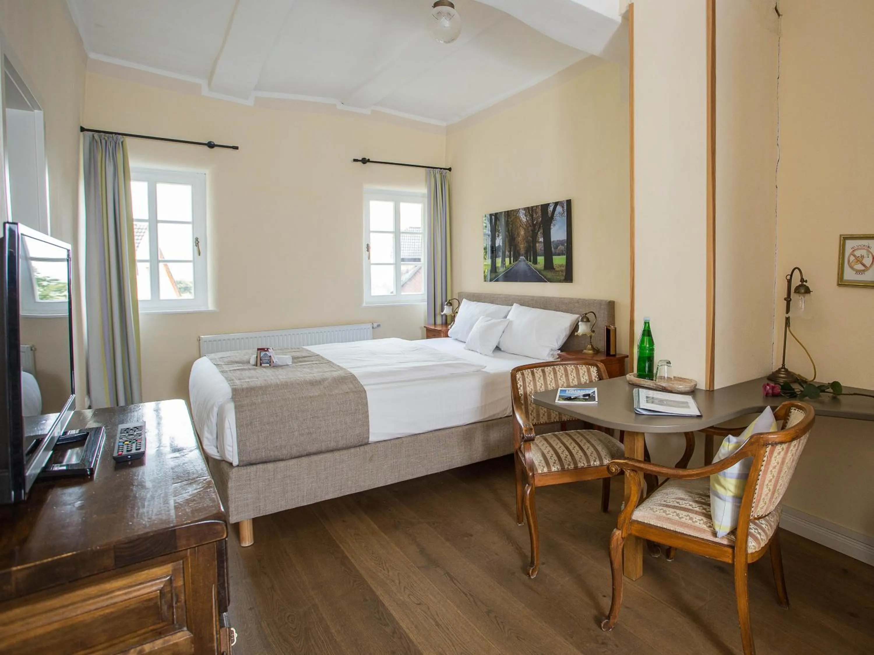 Photo of the whole room, Bed in Altstadthotel Treysa